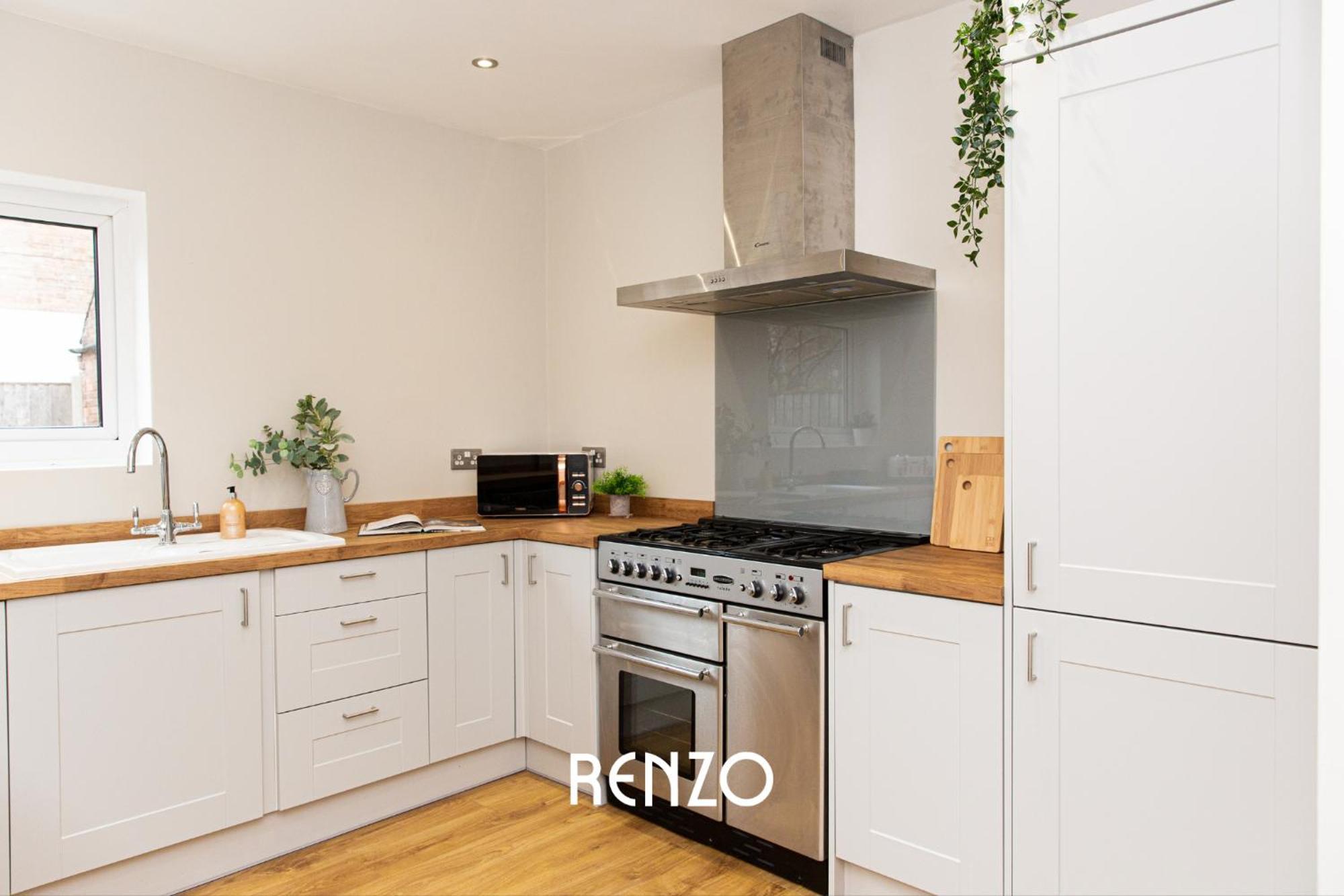 Apartment Charming 3-bed In By Renzo, Victorian Features, Sleeps 6! *