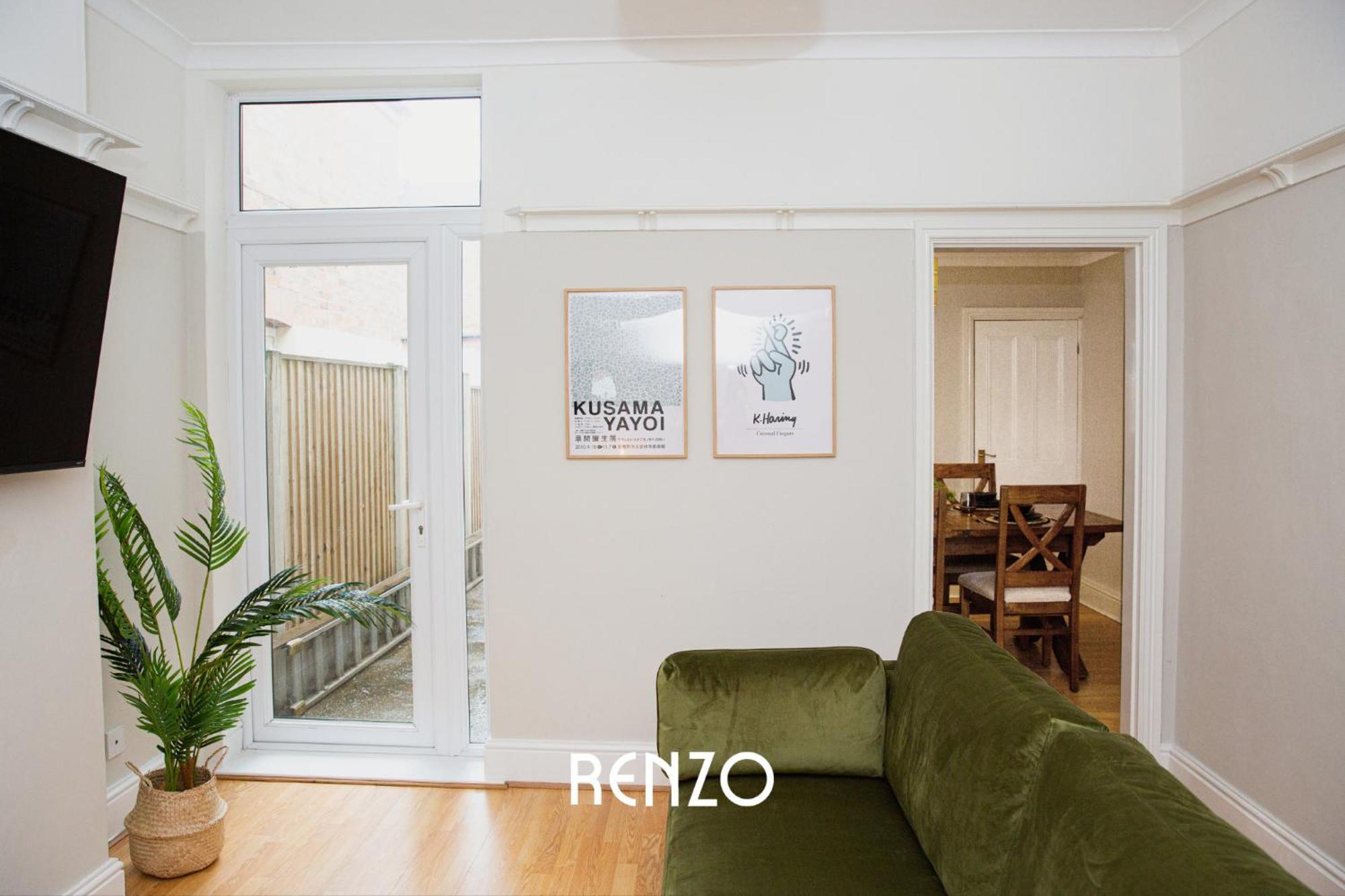 Charming 3-bed In By Renzo, Victorian Features, Sleeps 6! Apartment