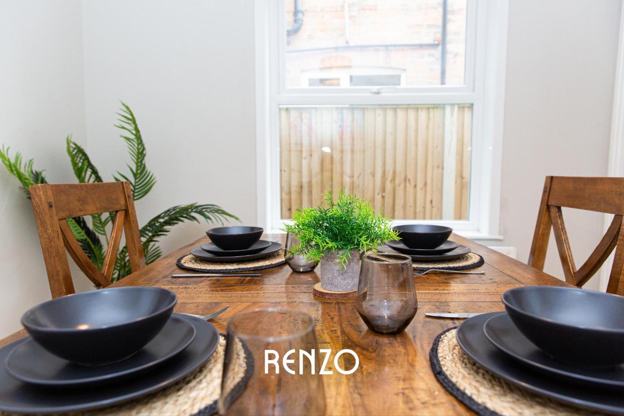 Apartment Charming 3-bed In By Renzo, Victorian Features, Sleeps 6!