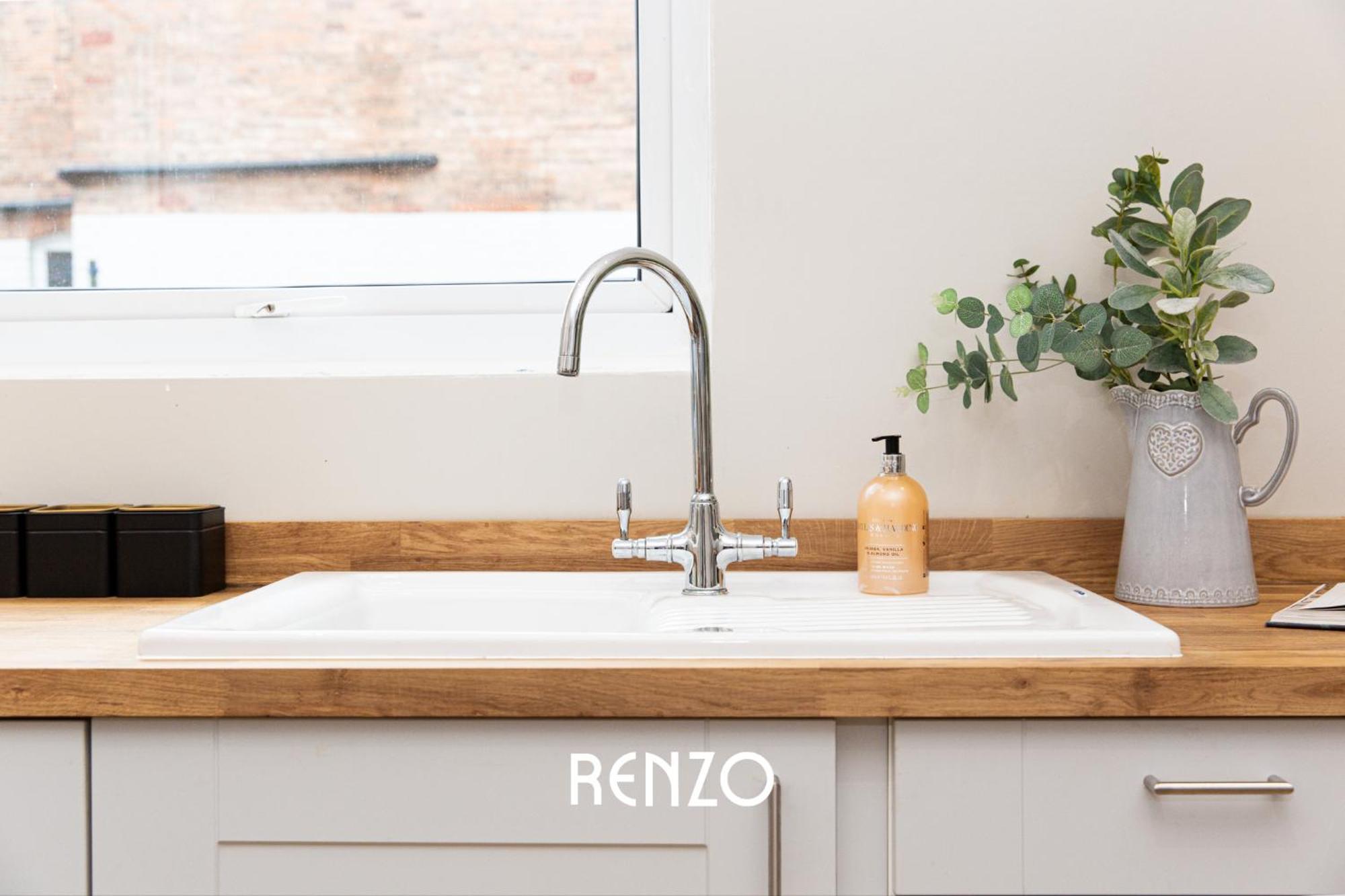 Charming 3-bed In By Renzo, Victorian Features, Sleeps 6! Apartment Nottingham