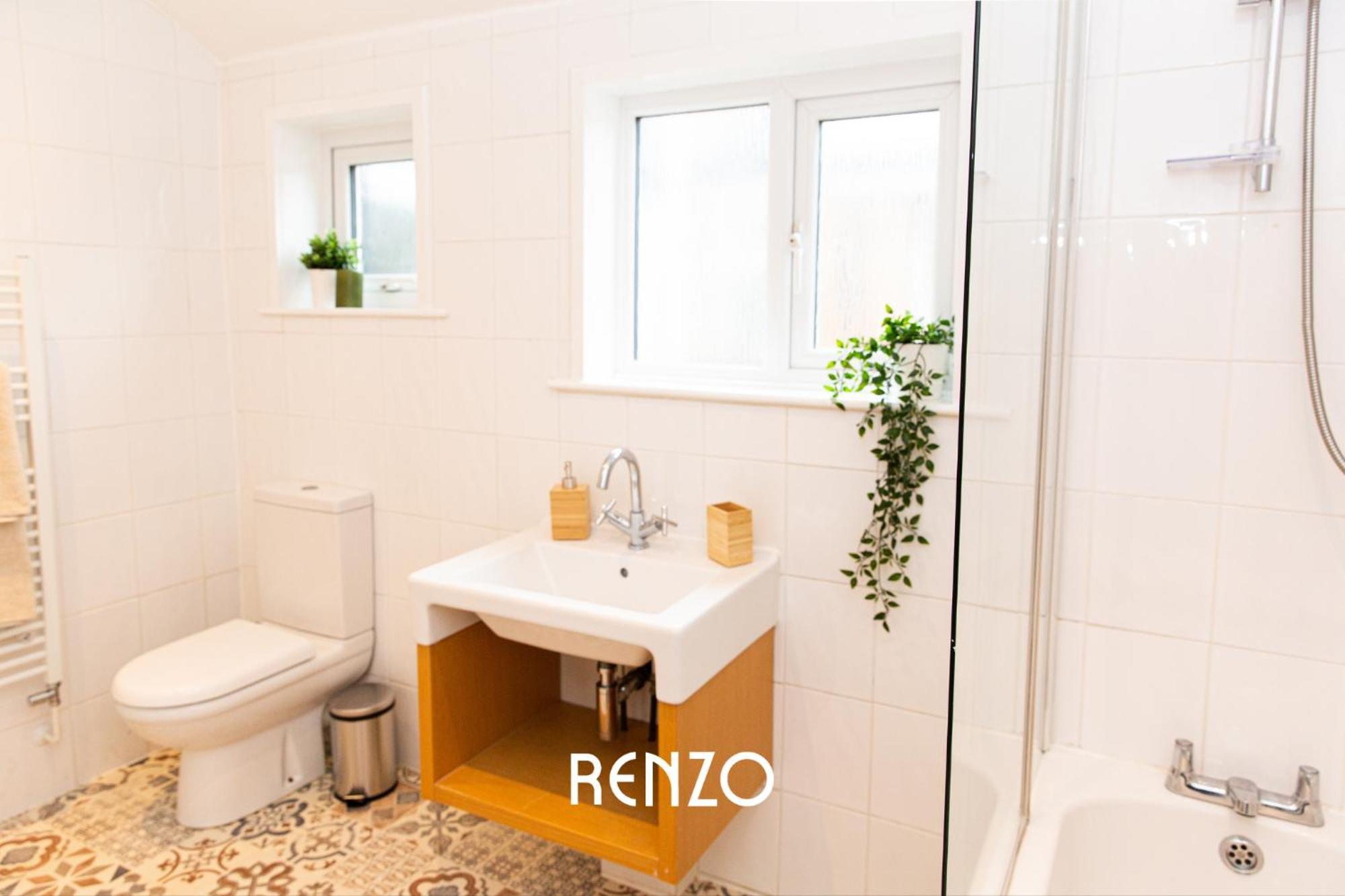 Apartment Charming 3-bed In By Renzo, Victorian Features, Sleeps 6! *
