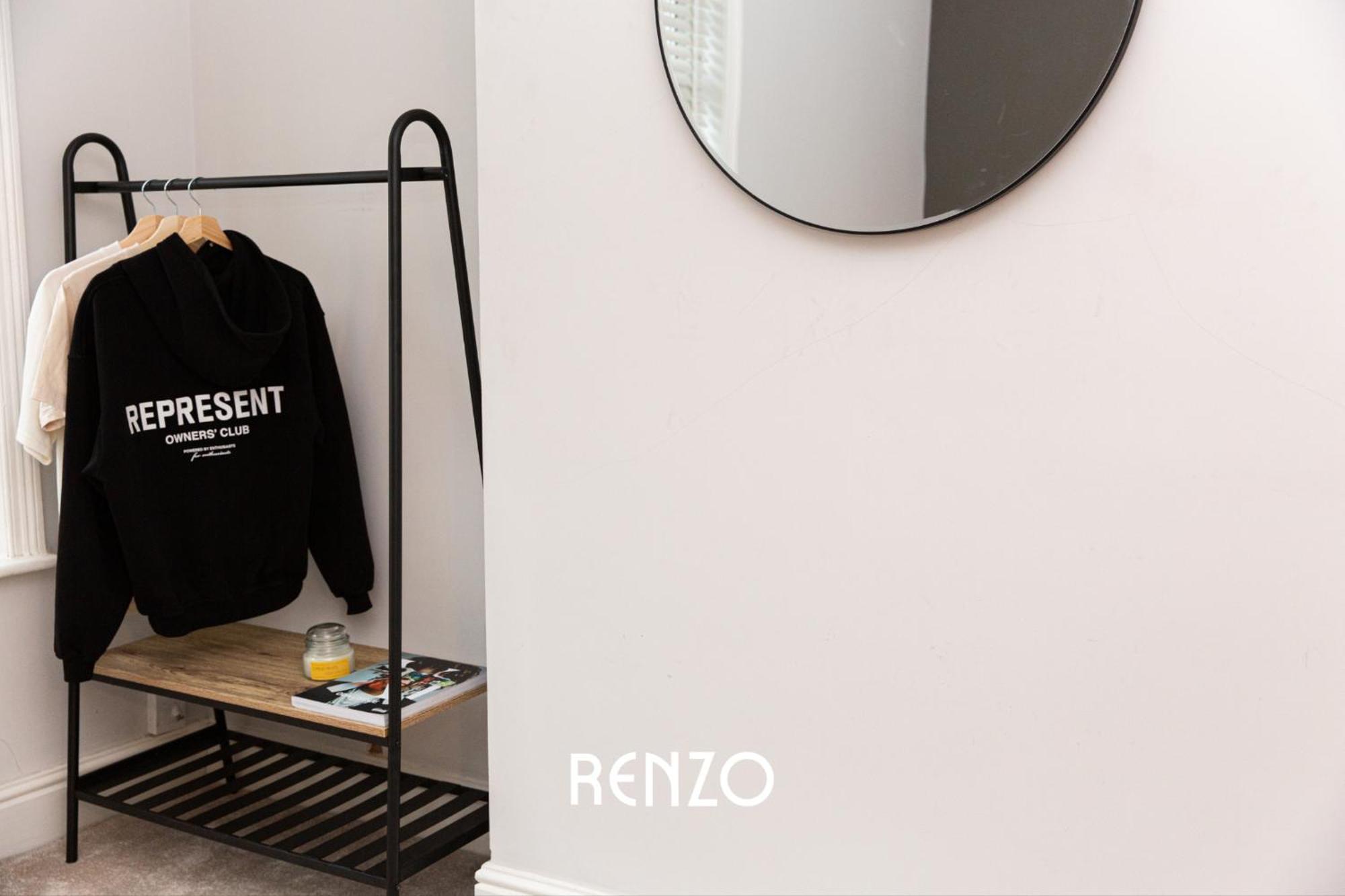 Charming 3-bed In By Renzo, Victorian Features, Sleeps 6! *
