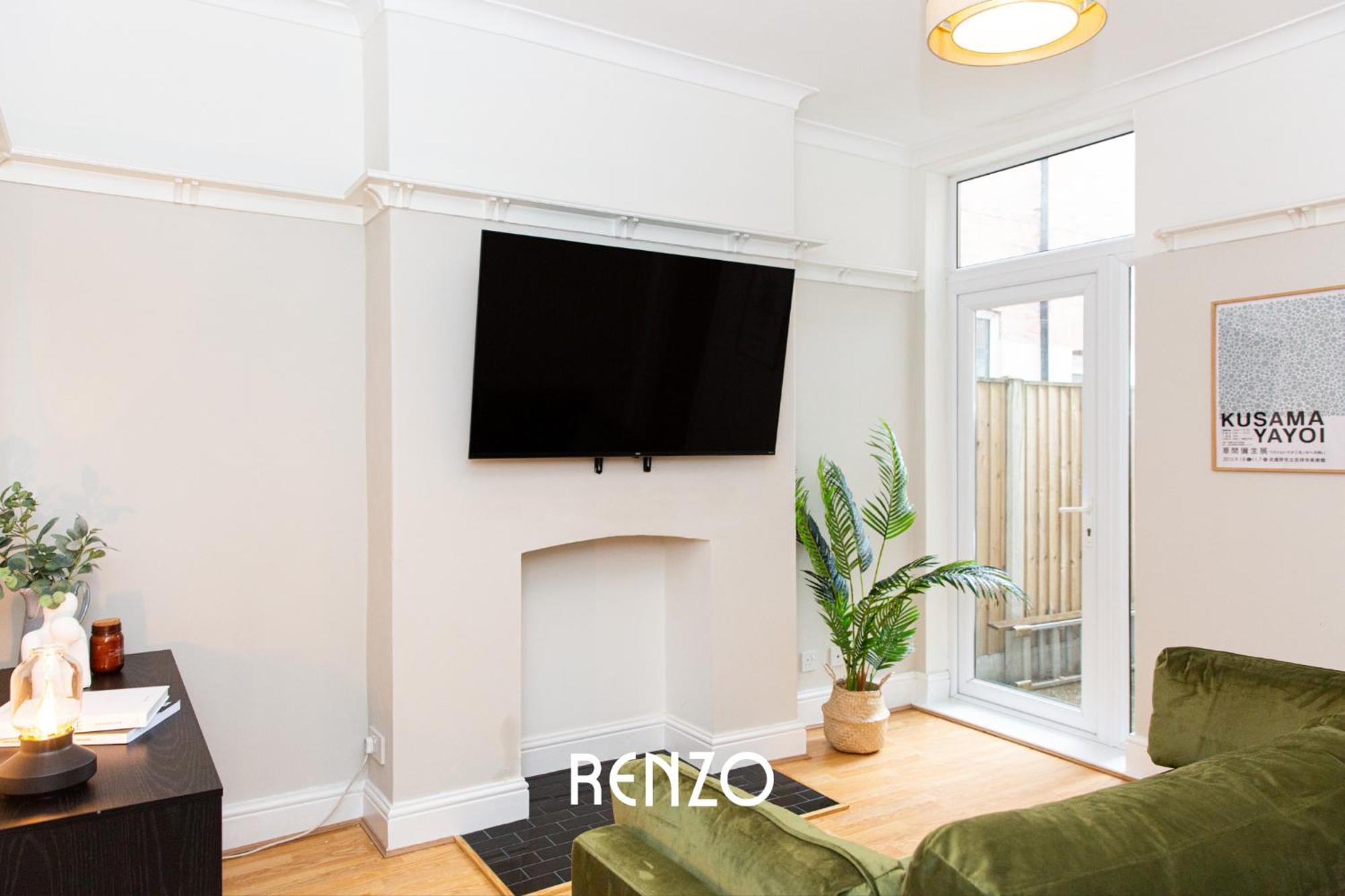 Charming 3-bed In By Renzo, Victorian Features, Sleeps 6! *