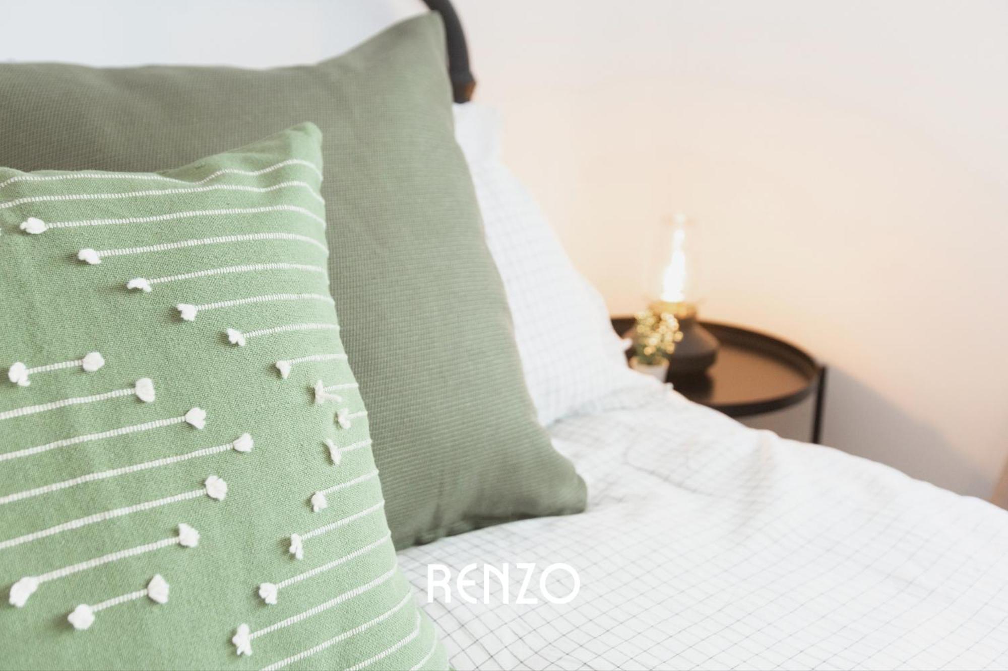 Spacious 3-bed In By Renzo, Sleeps 5, Free Parking *