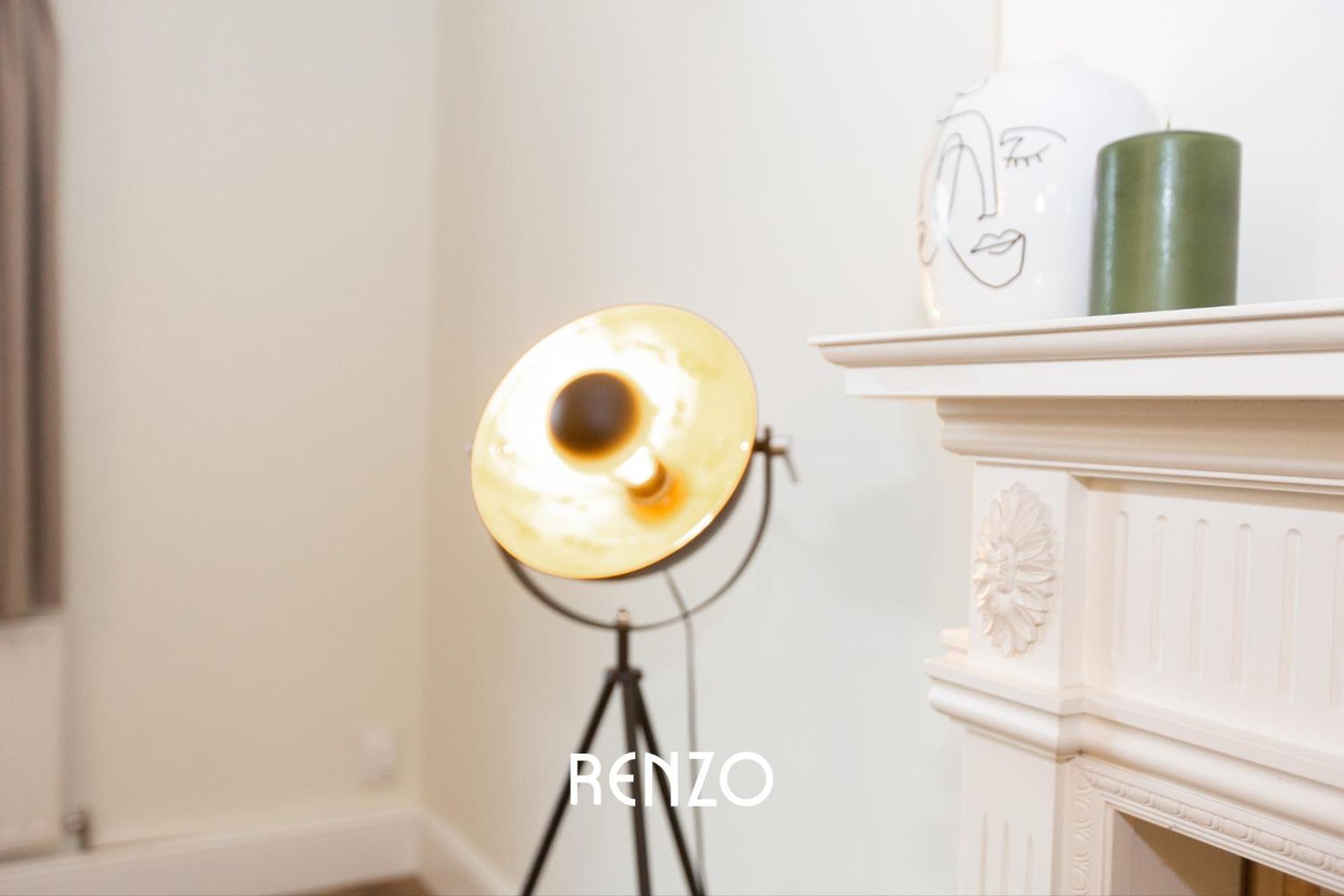 Spacious 3-bed In By Renzo, Sleeps 5, Free Parking Apartment