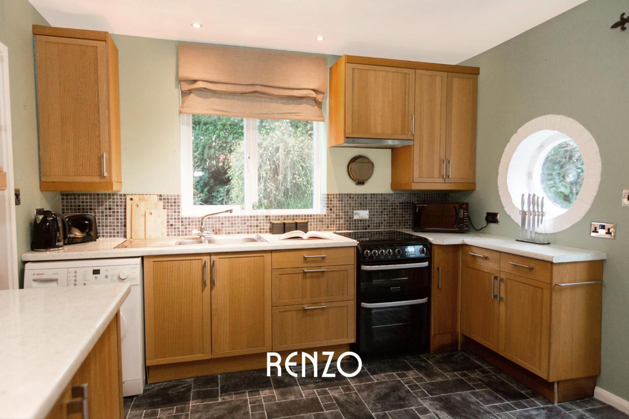 Apartment Spacious 3-bed In By Renzo, Sleeps 5, Free Parking
