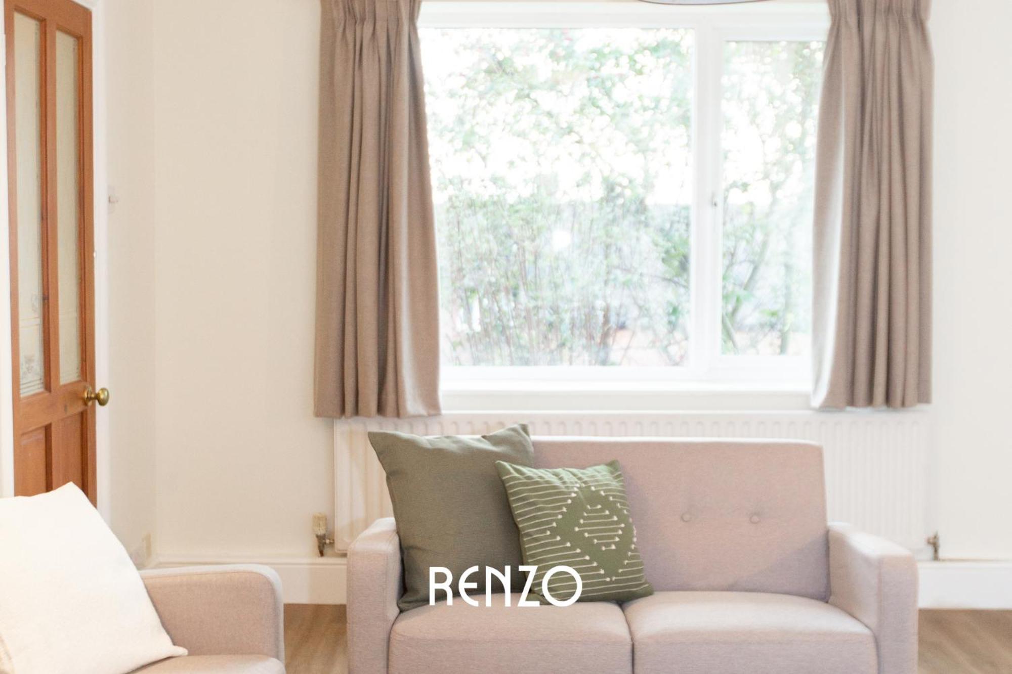 Apartment Spacious 3-bed In By Renzo, Sleeps 5, Free Parking *
