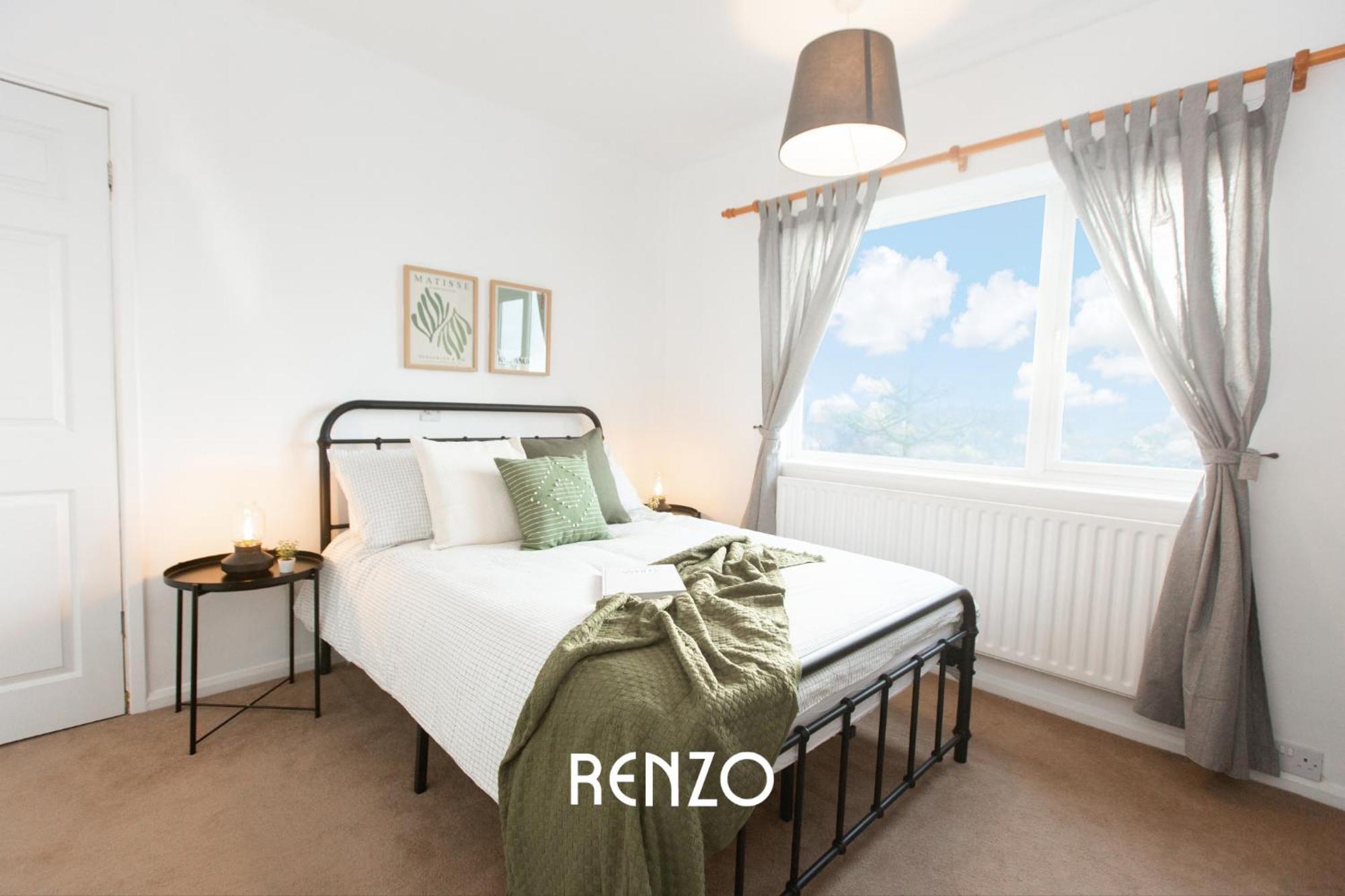 Spacious 3-bed In By Renzo, Sleeps 5, Free Parking Apartment *