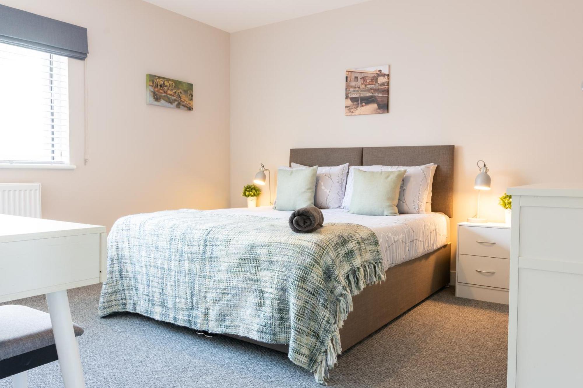 Stylish 4 Bed, Newly Renovated In * Nottingham