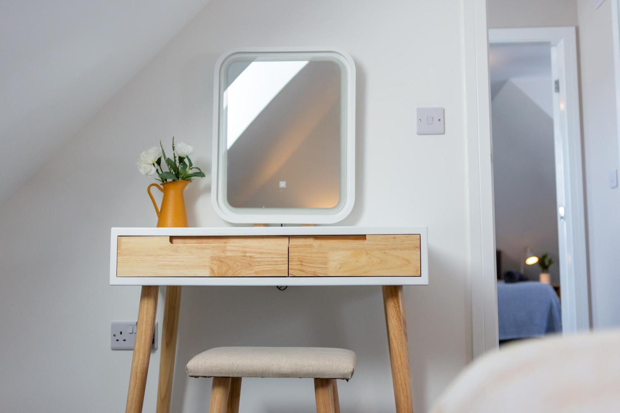 Stylish 4 Bed, Newly Renovated In Holiday home *
