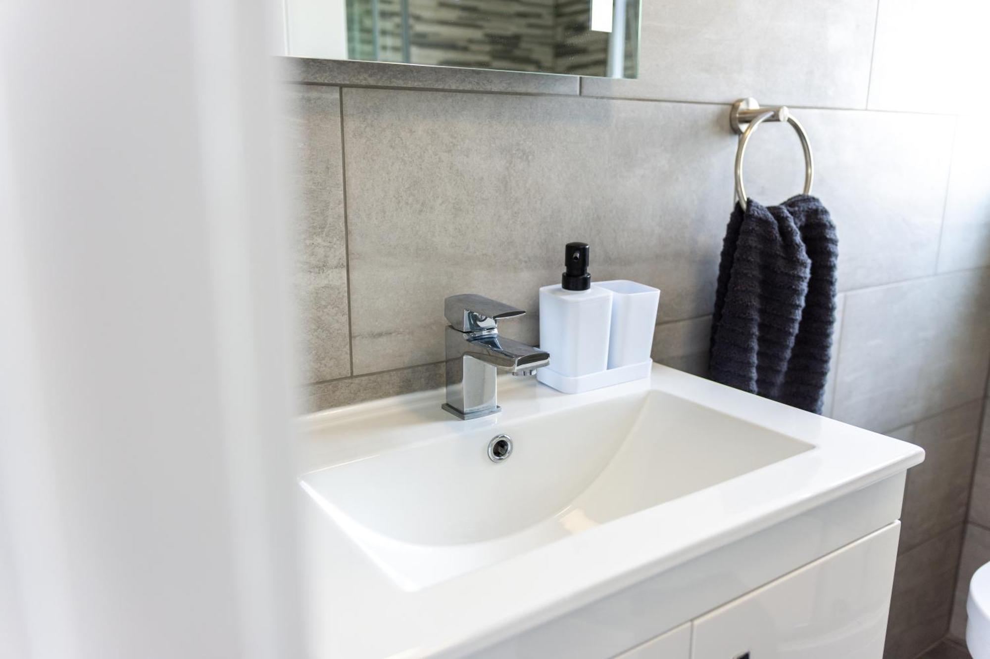 Stylish 4 Bed, Newly Renovated In