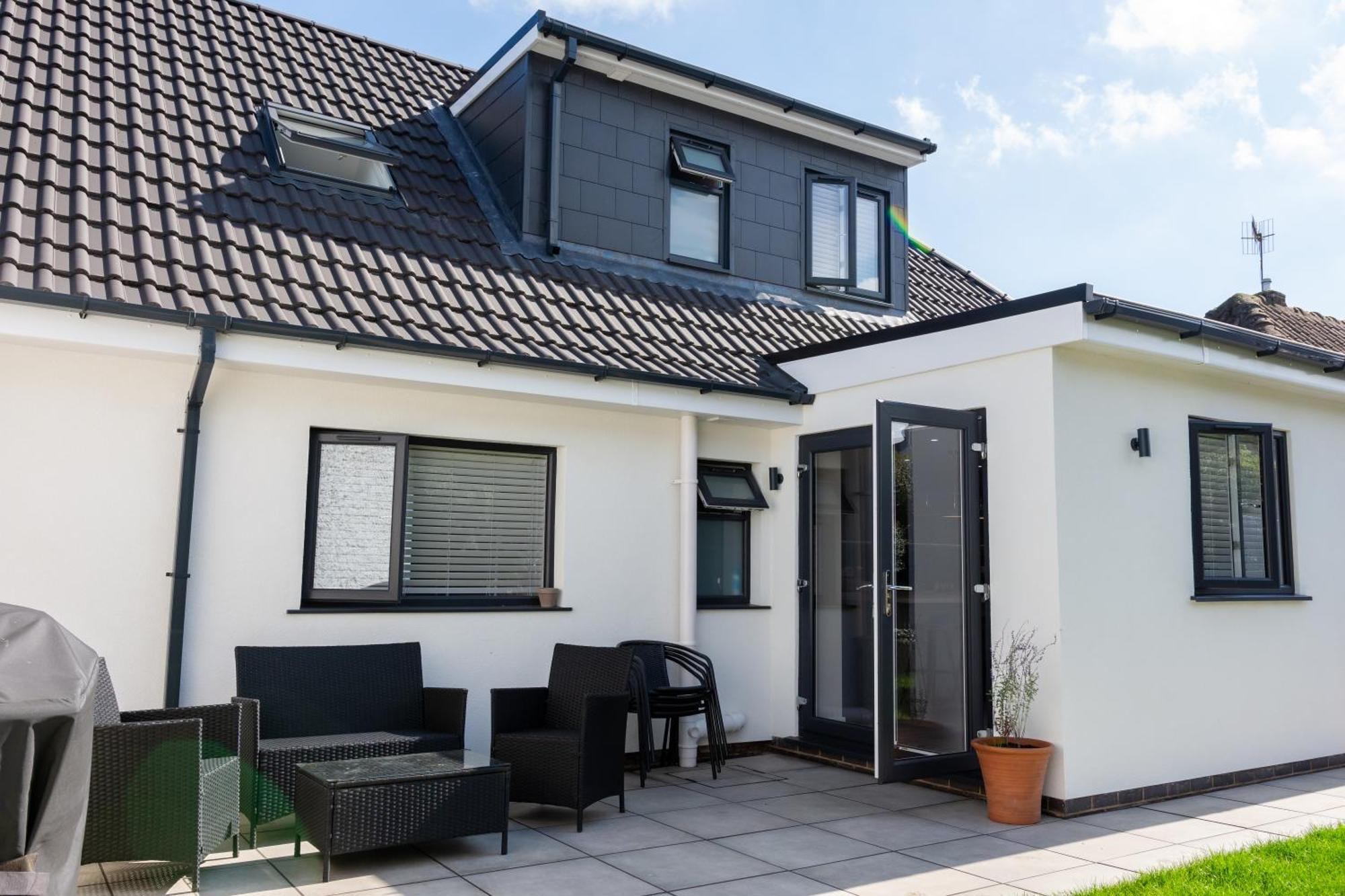 Stylish 4 Bed, Newly Renovated In *