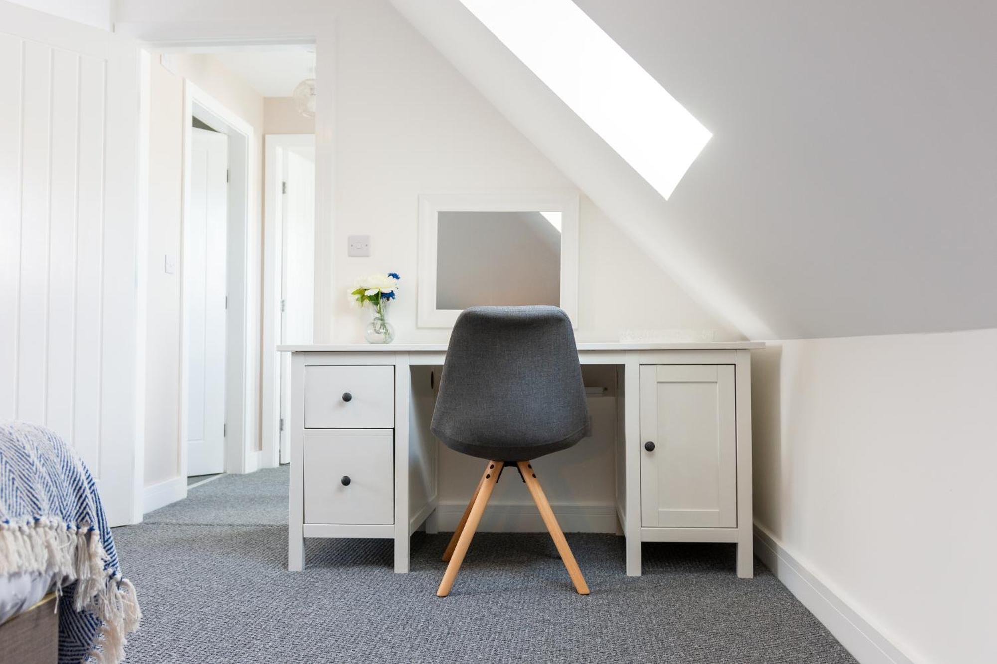 Stylish 4 Bed, Newly Renovated In *