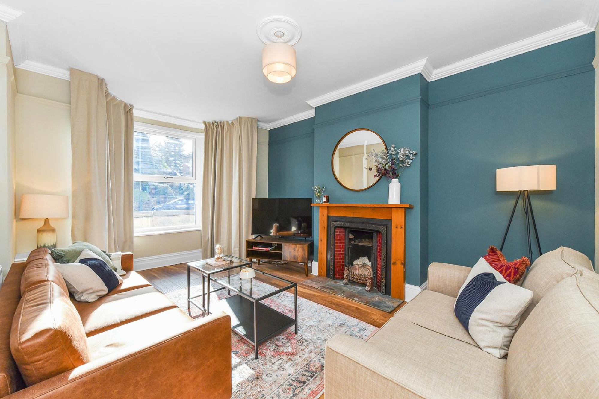 Haydn House Luxurious Retreat - 4 Bedroom, 10 Guest Max, Perfect Away From Holiday home