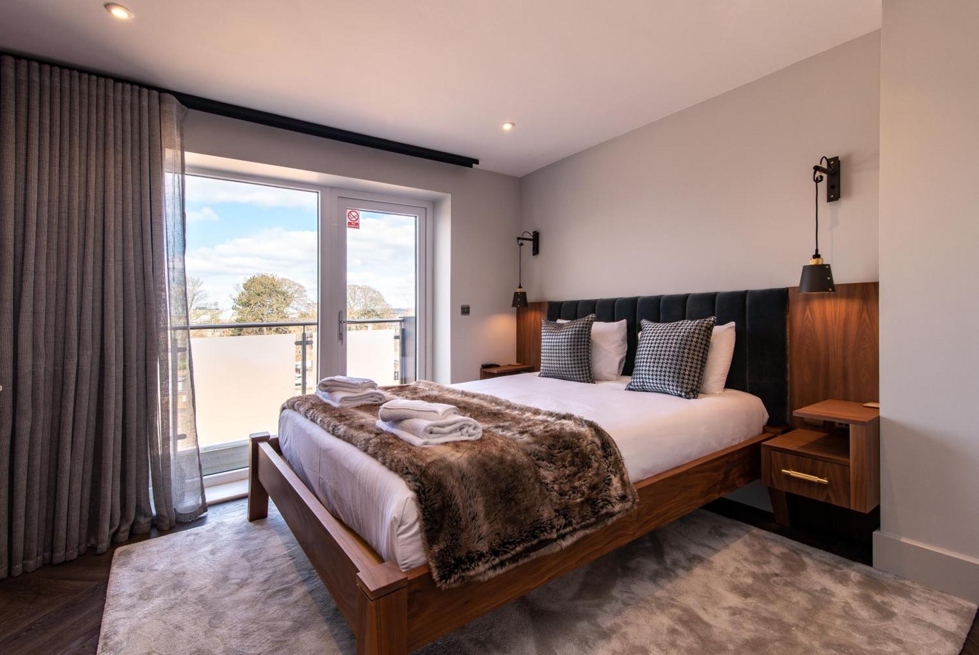 Super High End 1 Bed With Balcony - Central West Bridgford Apartment