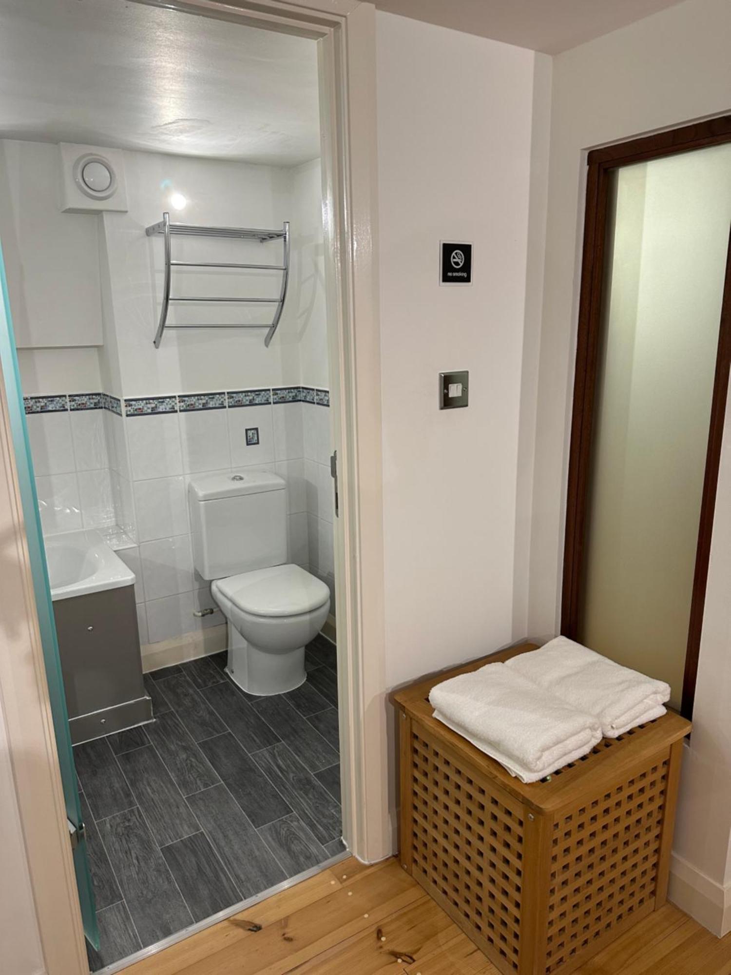 Centre 3 Bedrooms With Parking * Nottingham