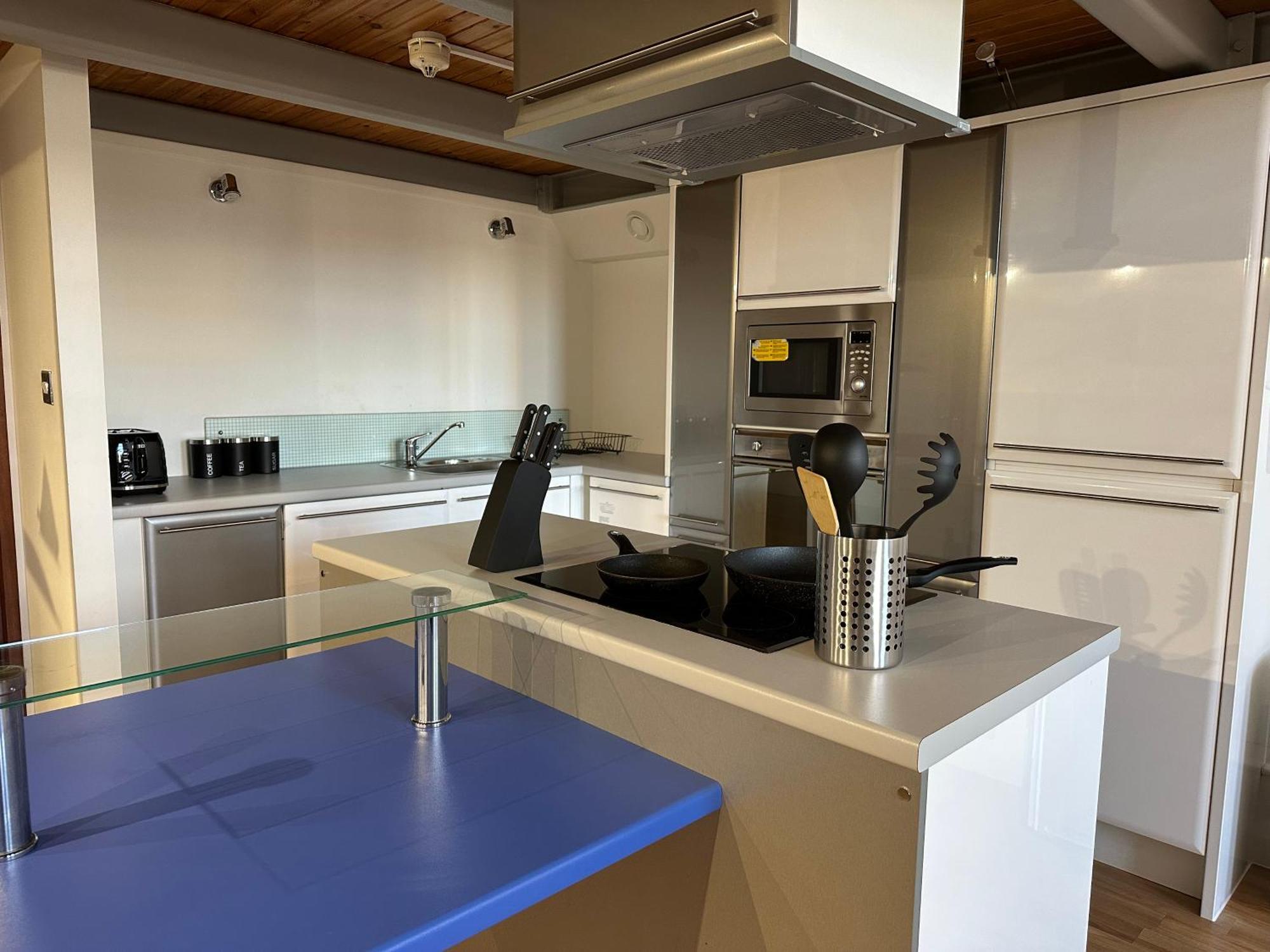 Centre 3 Bedrooms With Parking