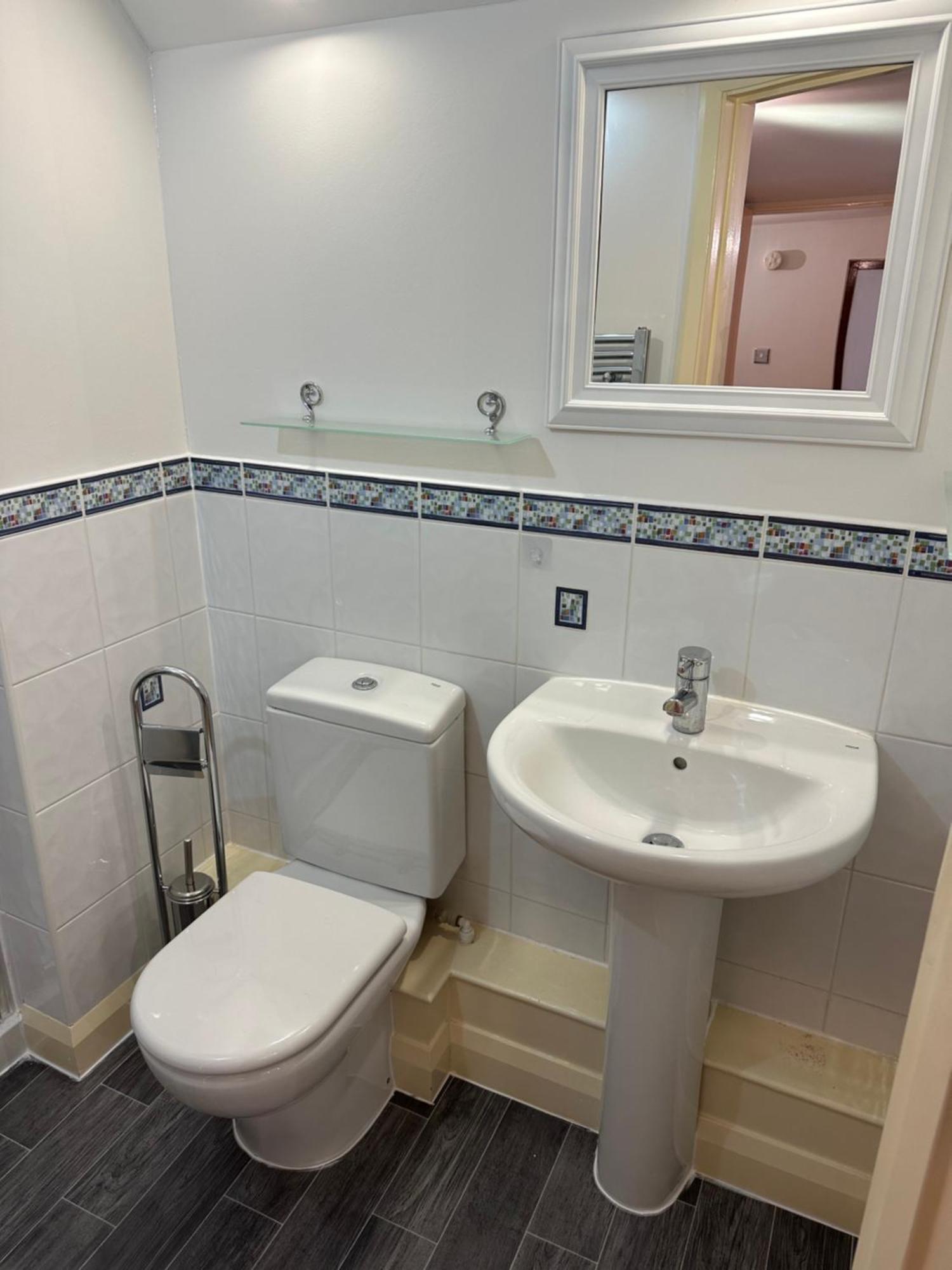 Centre 3 Bedrooms With Parking Apartment