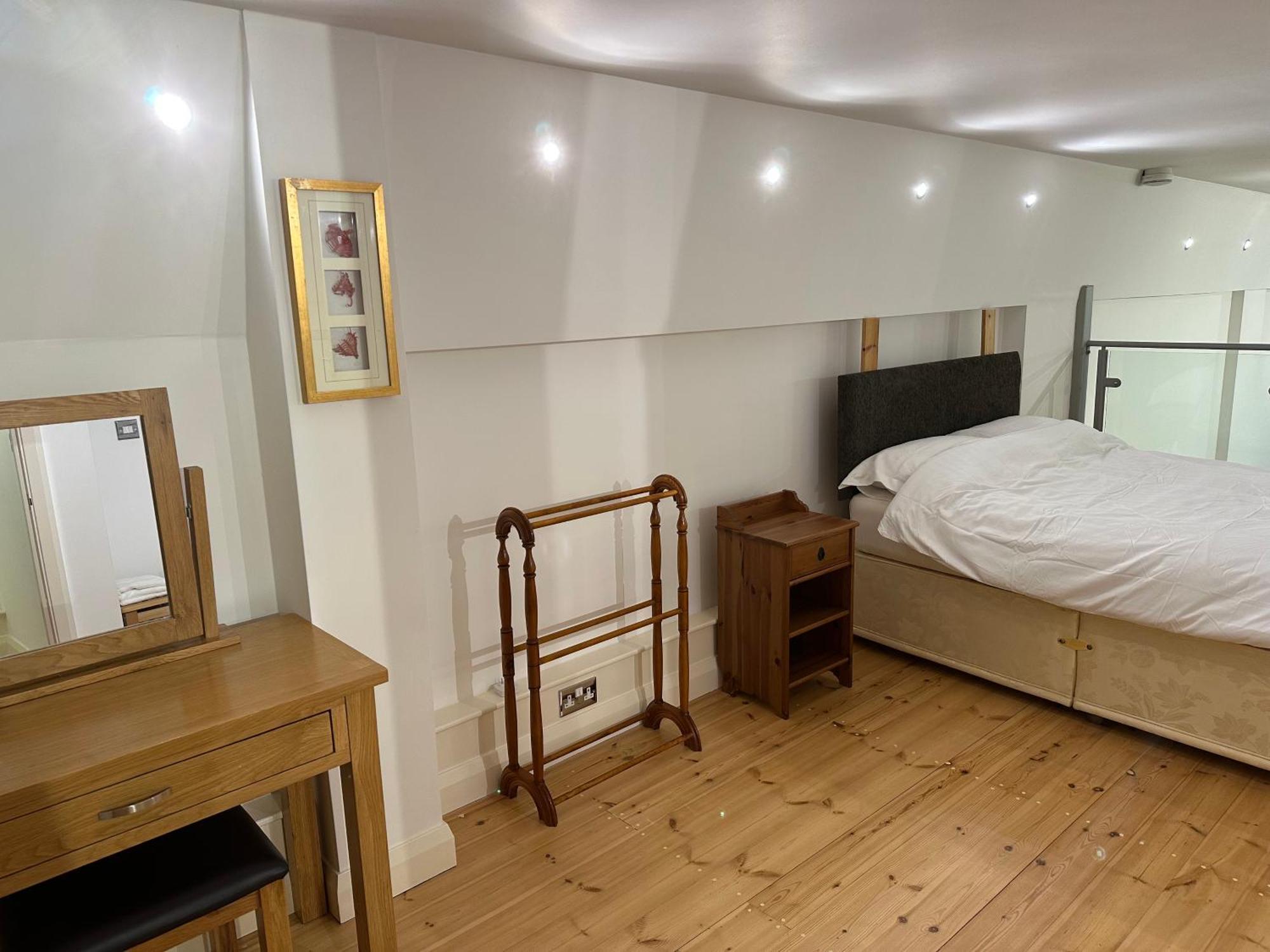 Apartment Centre 3 Bedrooms With Parking Nottingham