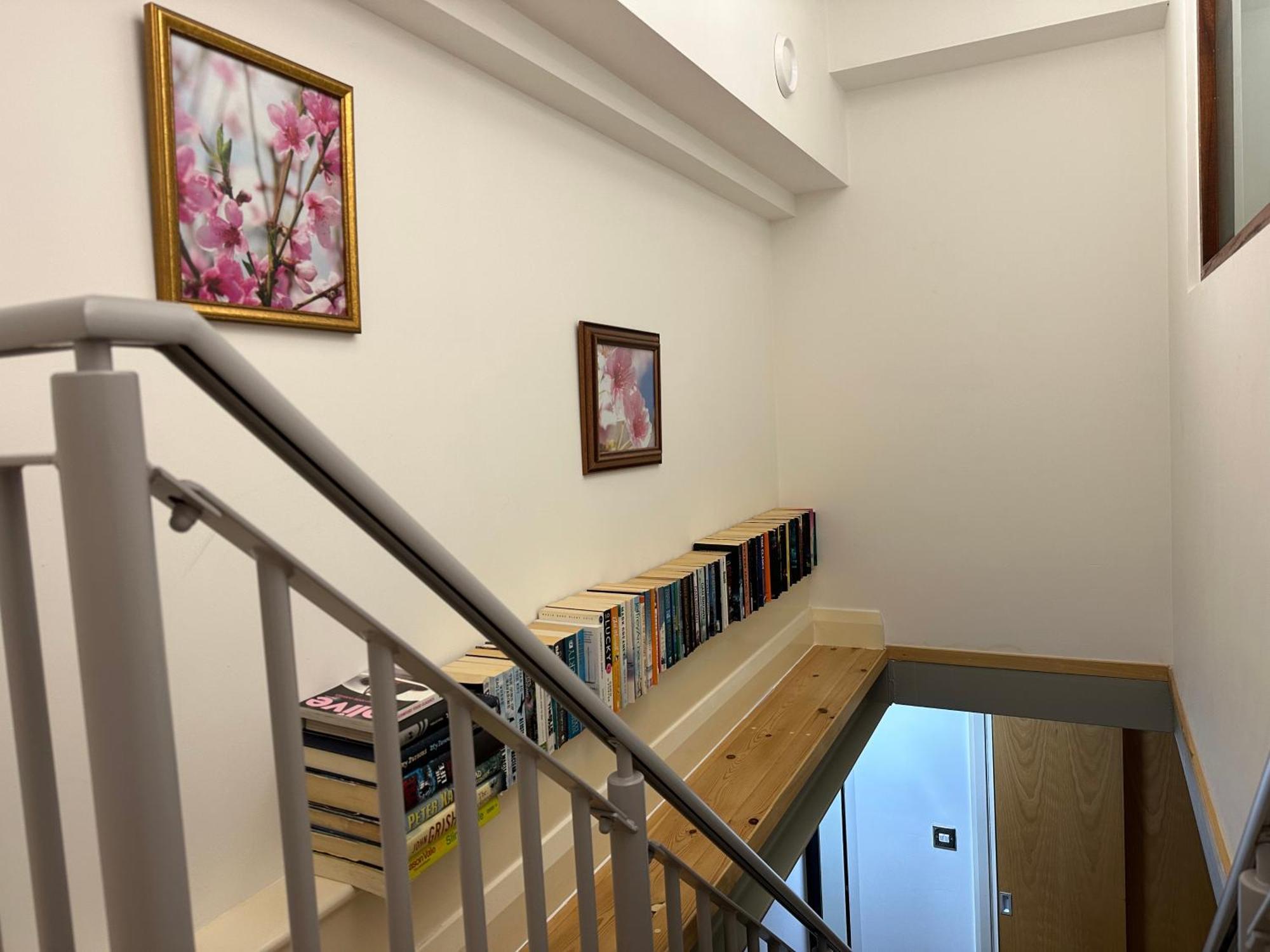 Centre 3 Bedrooms With Parking Apartment