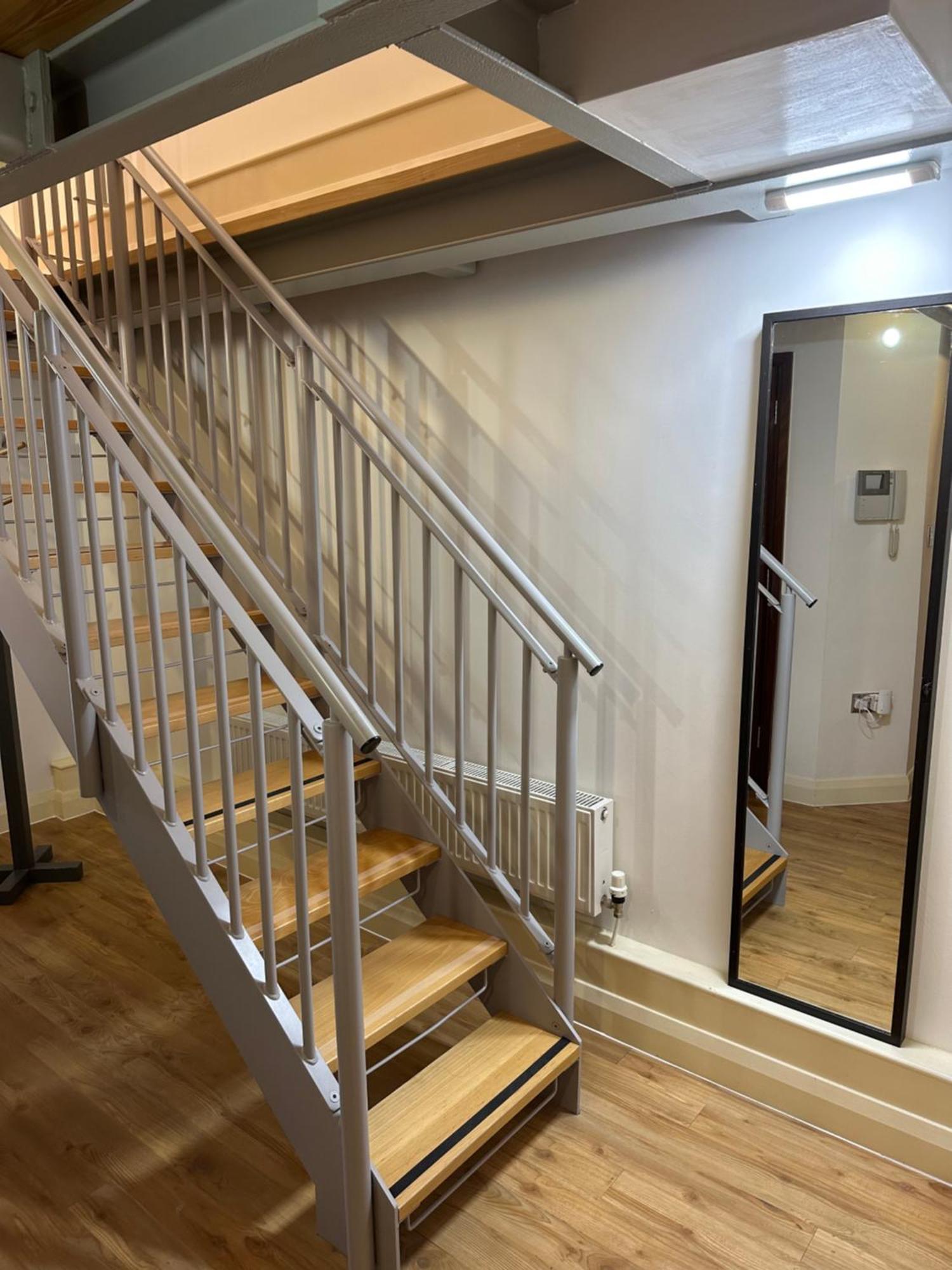 Apartment Centre 3 Bedrooms With Parking