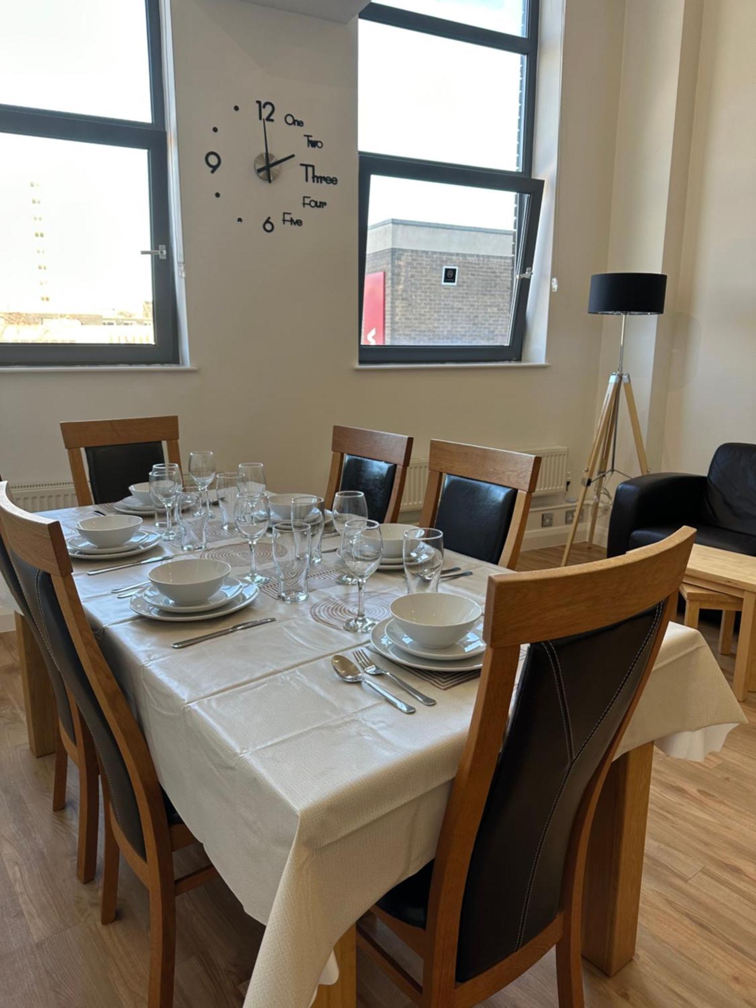Apartment Centre 3 Bedrooms With Parking