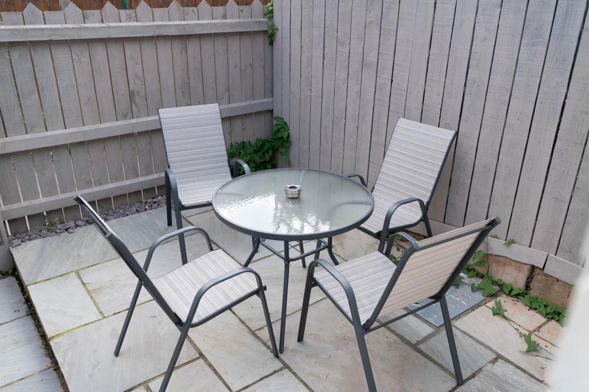 City Centre 2 Bed House Perfect For Contractors With Free Parking Apartment *