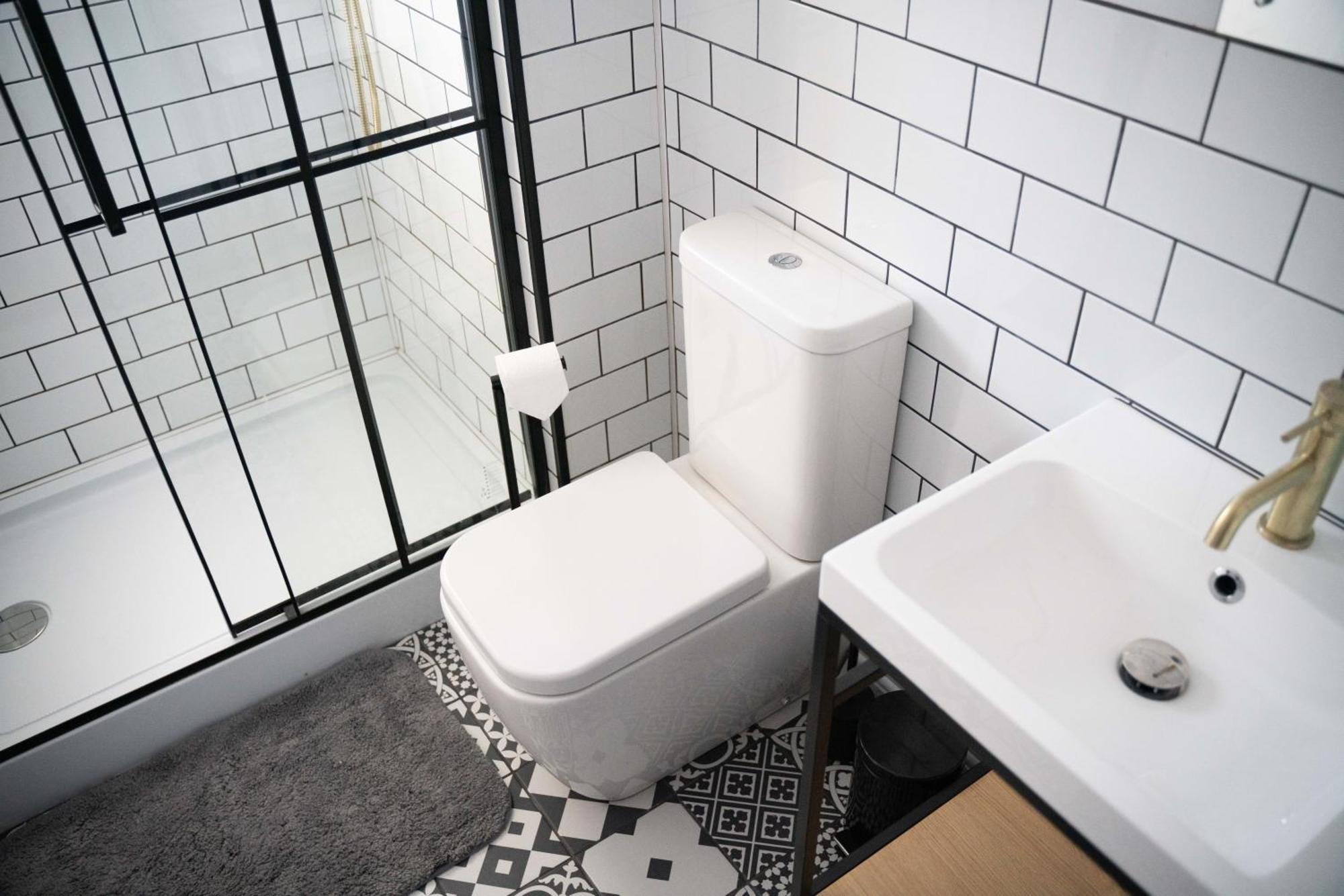 City Centre 2 Bed House Perfect For Contractors With Free Parking Apartment