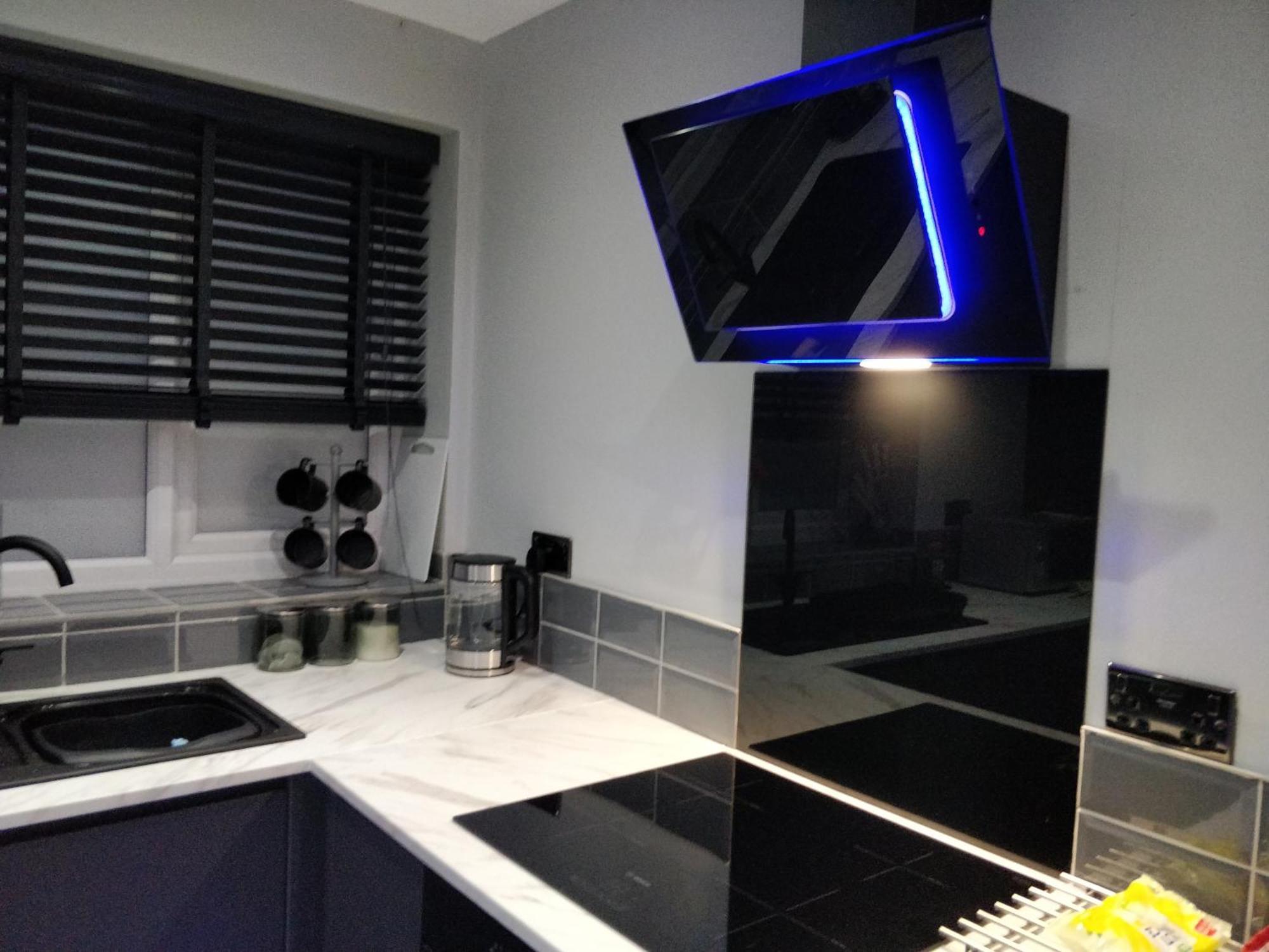 Entire Two Bedroom & Free Parking Apartment Nottingham