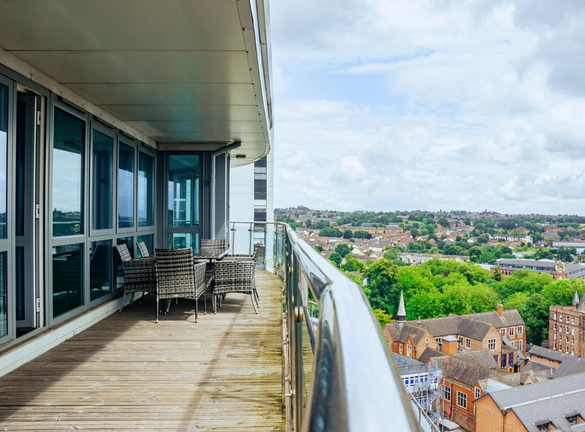 Luxury Three-bedroom Penthouse- By Resify Apartment *