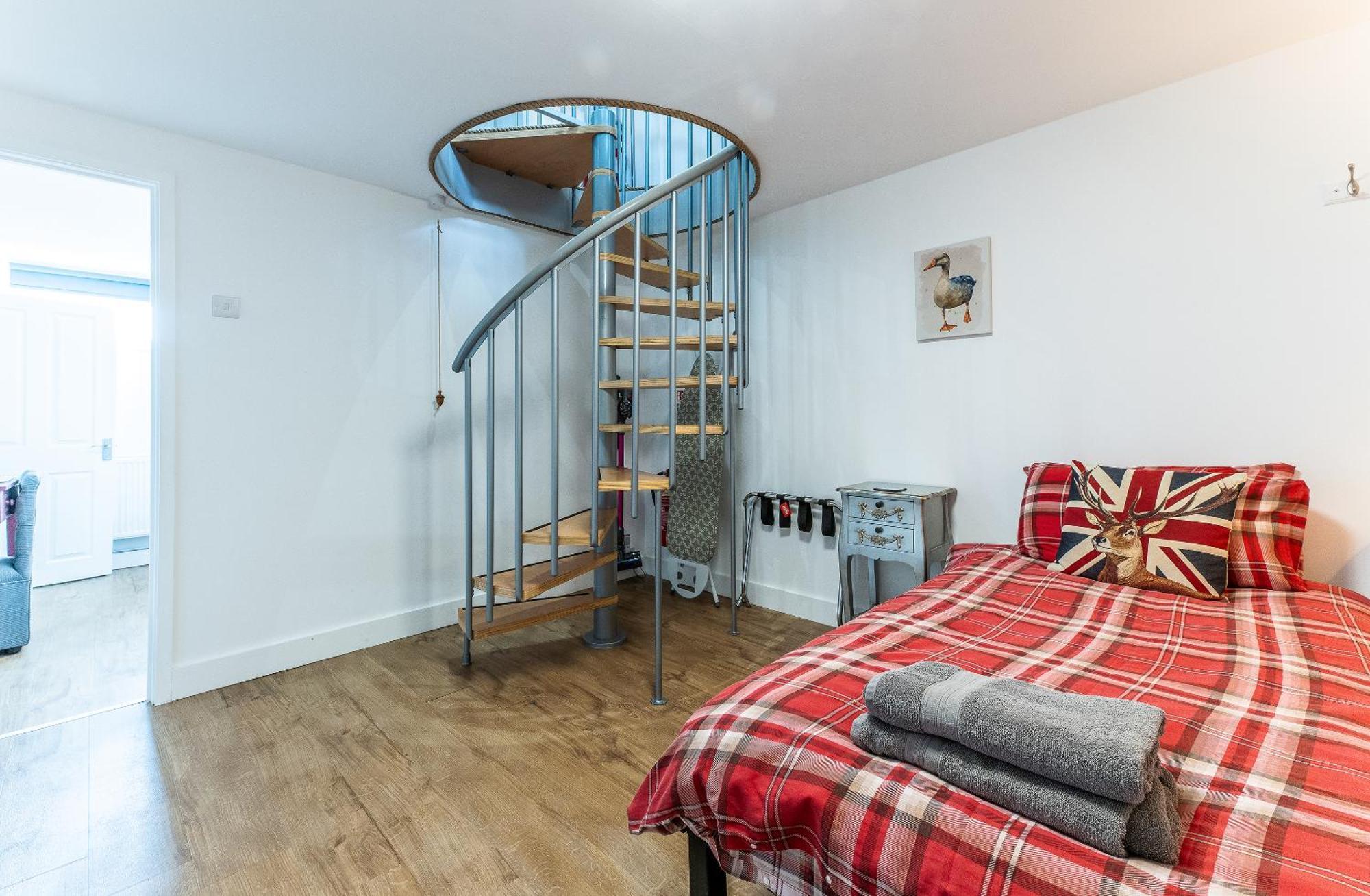 Upside Down House: Quirky Retreat Near Sherwood Forest Nottingham