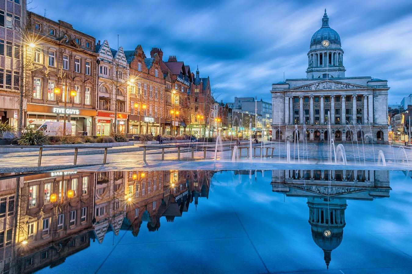 Modern Living And At Broadgate Park In * Nottingham