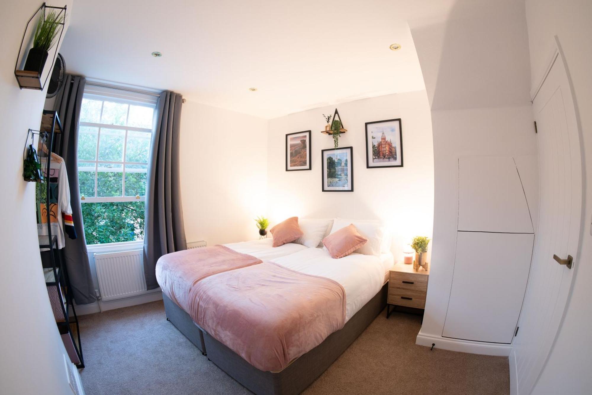 City Centre 2 Bed House Perfect For Contractors With Free Parking