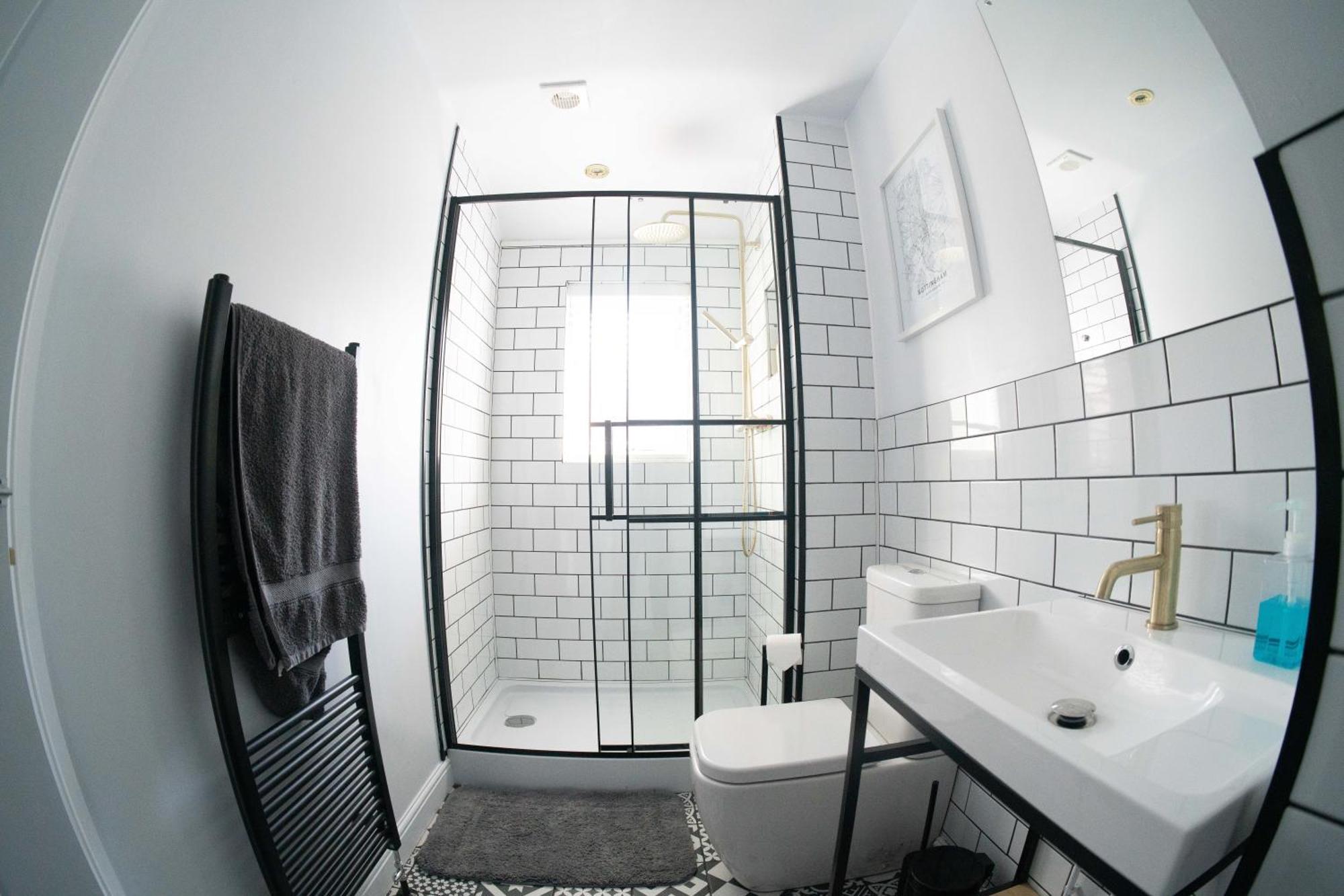 City Centre 2 Bed House Perfect For Contractors With Free Parking