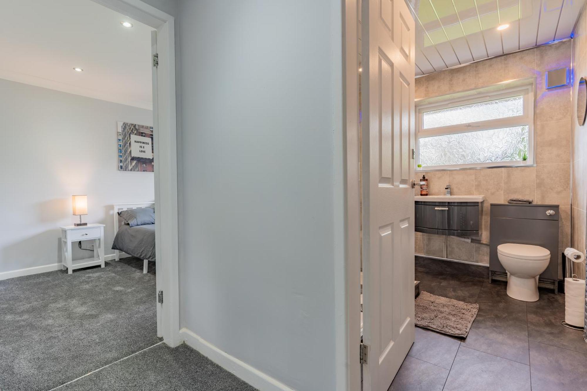 Jodi's - Garden And Parking Holiday home
