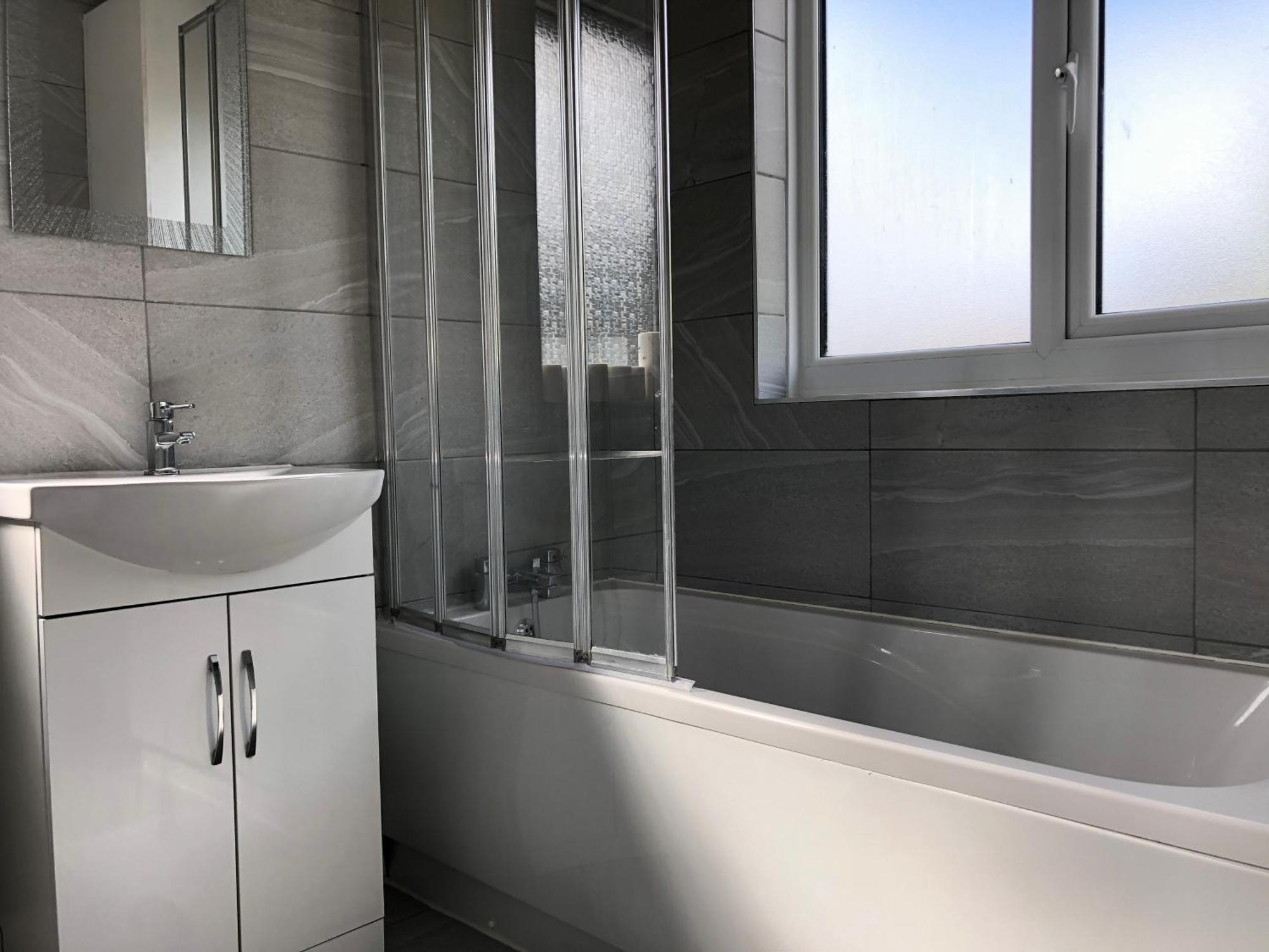 Immaculate 3-bed House In *