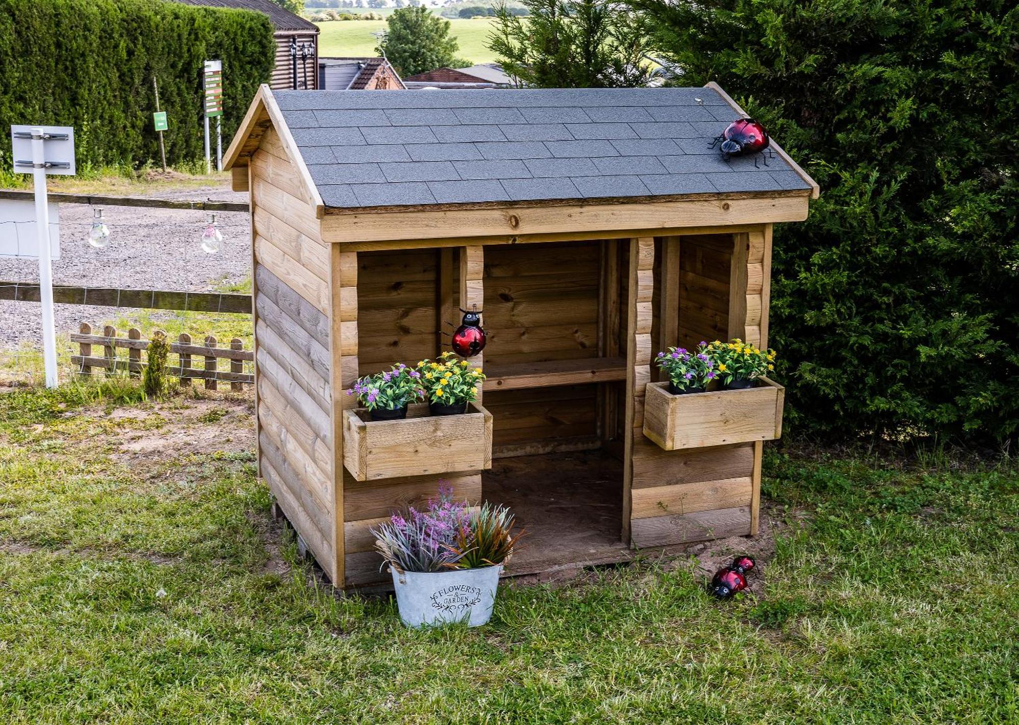 Upside Down House: Quirky Retreat Near Sherwood Forest Holiday home *
