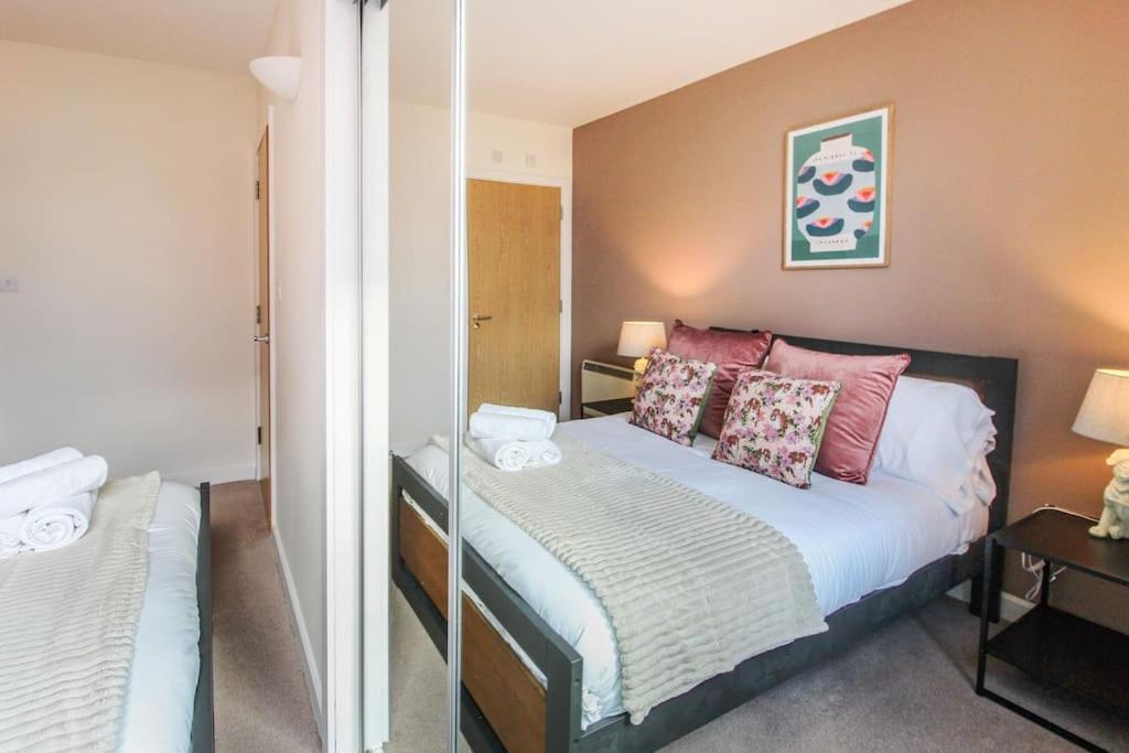 Apartment Modern 2 Bedroom By Train Station