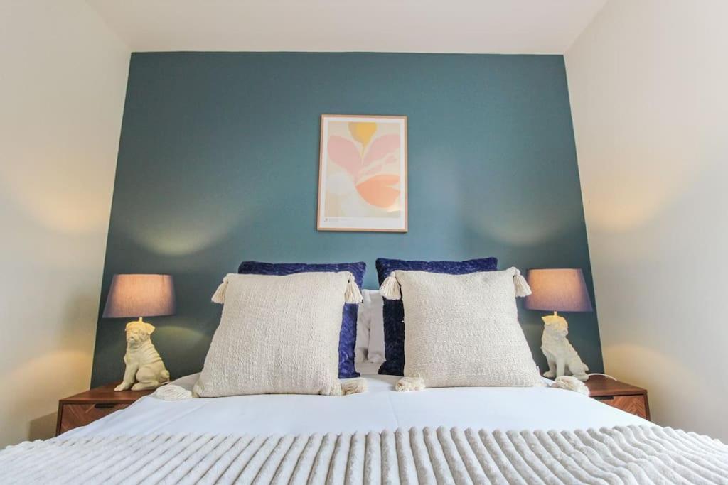 Apartment Modern 2 Bedroom By Train Station *