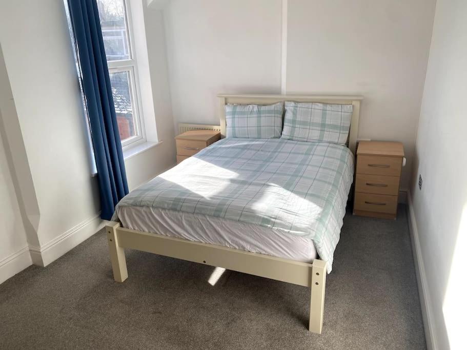 Huge Flat Sleeps 6+ Free Parking Apartment