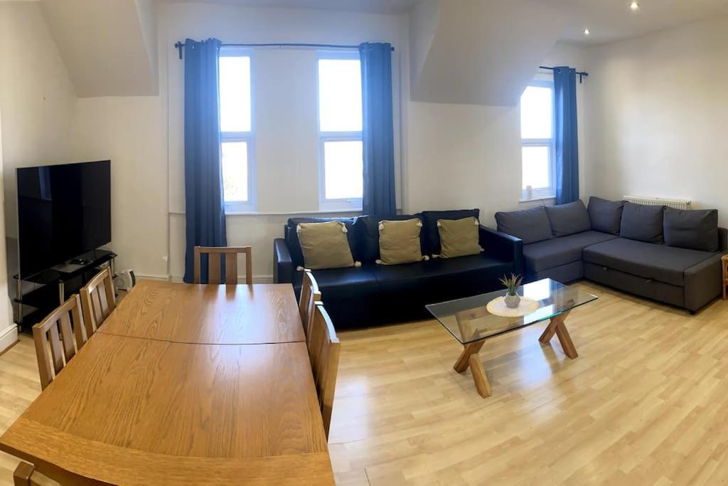 Huge Flat Sleeps 6+ Free Parking * Nottingham