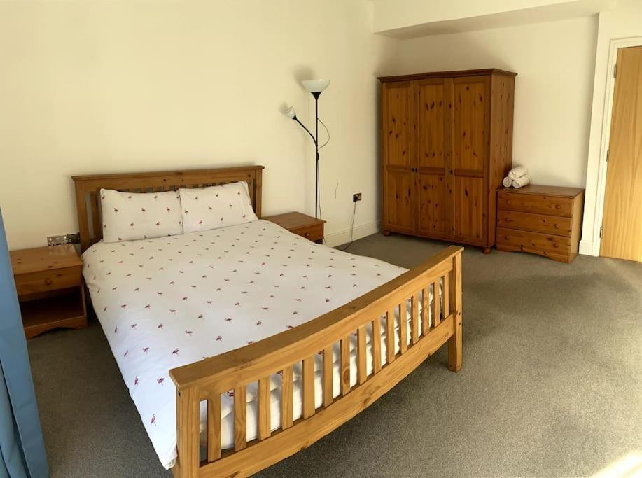Huge Flat Sleeps 6+ Free Parking Apartment Nottingham