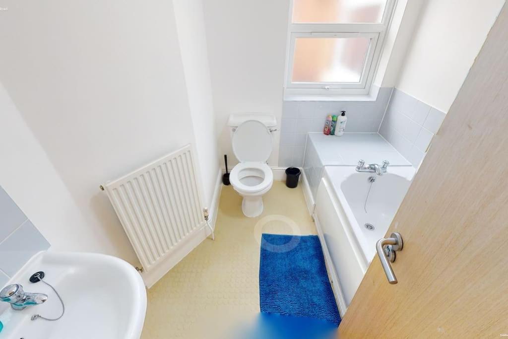 Huge Flat Sleeps 6+ Free Parking Nottingham
