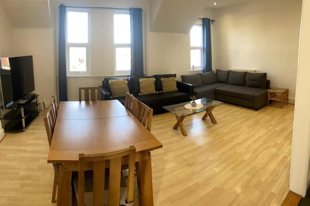 Huge Flat Sleeps 6+ Free Parking Nottingham
