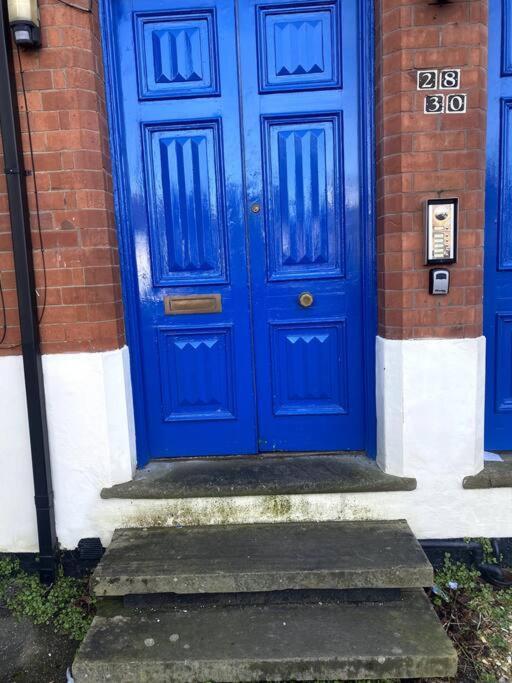 Huge Flat Sleeps 6+ Free Parking