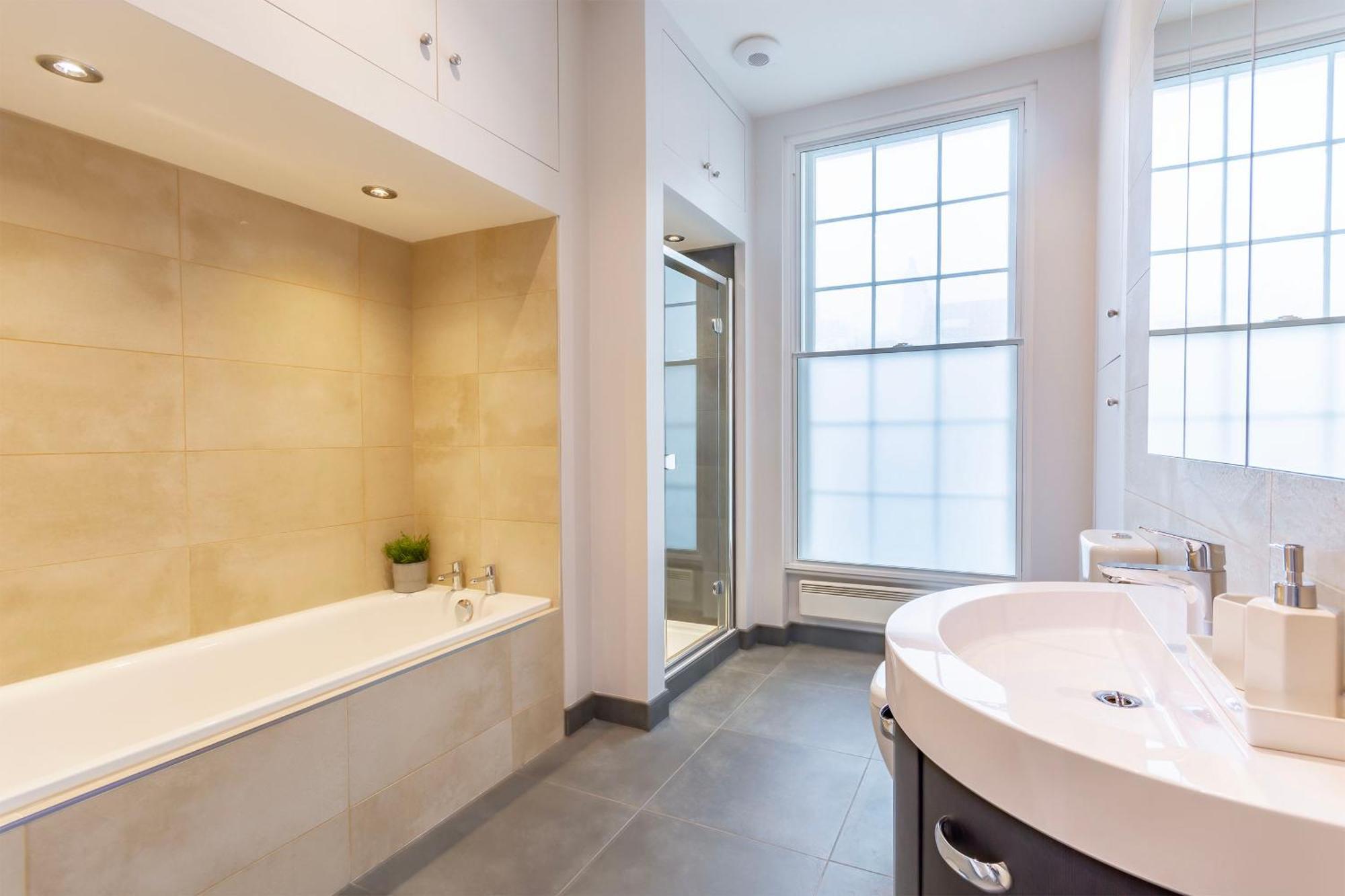Luxury Spacious Flat For 4 Guests & Free Parking Apartment *