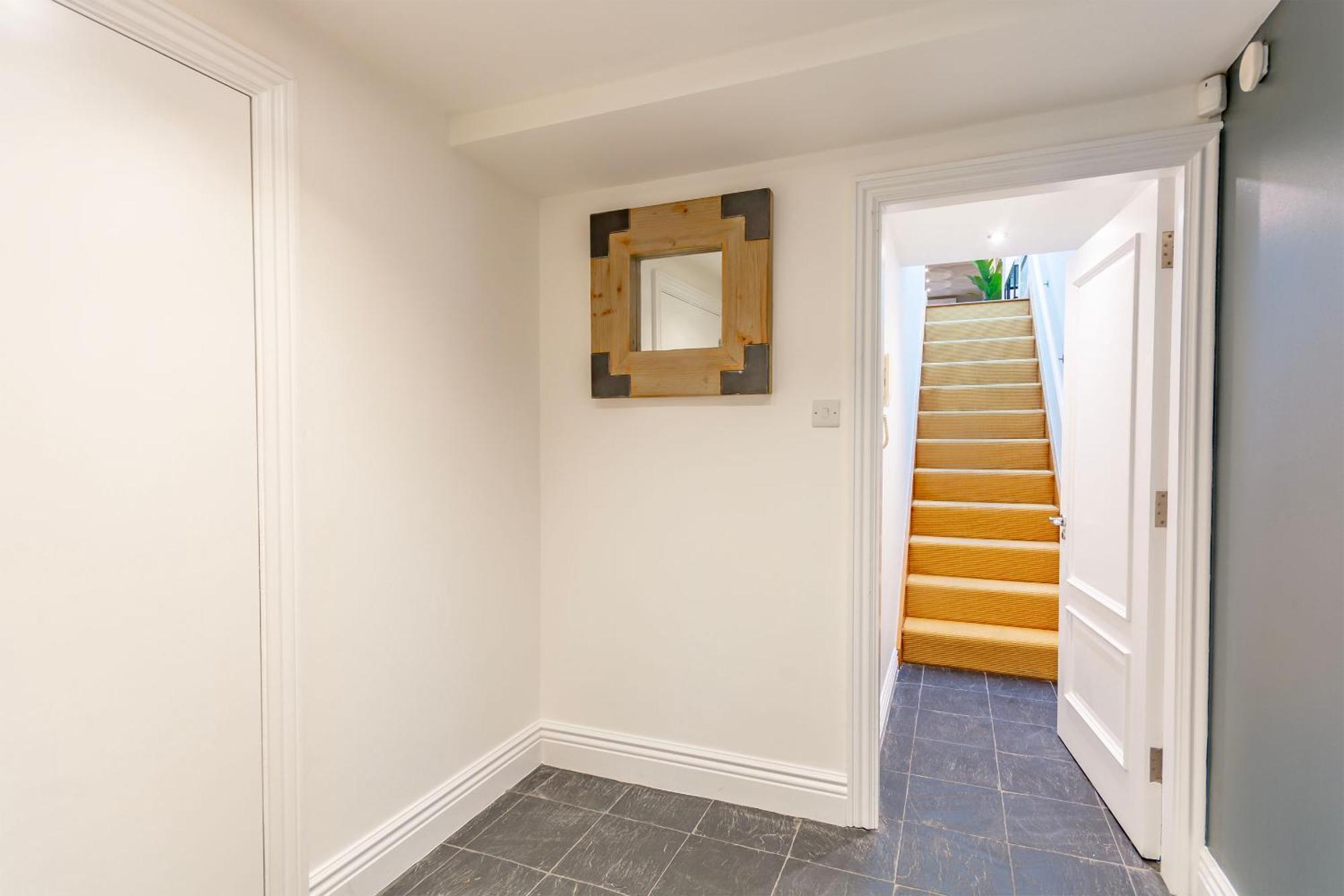 Luxury Spacious Flat For 4 Guests & Free Parking Apartment *
