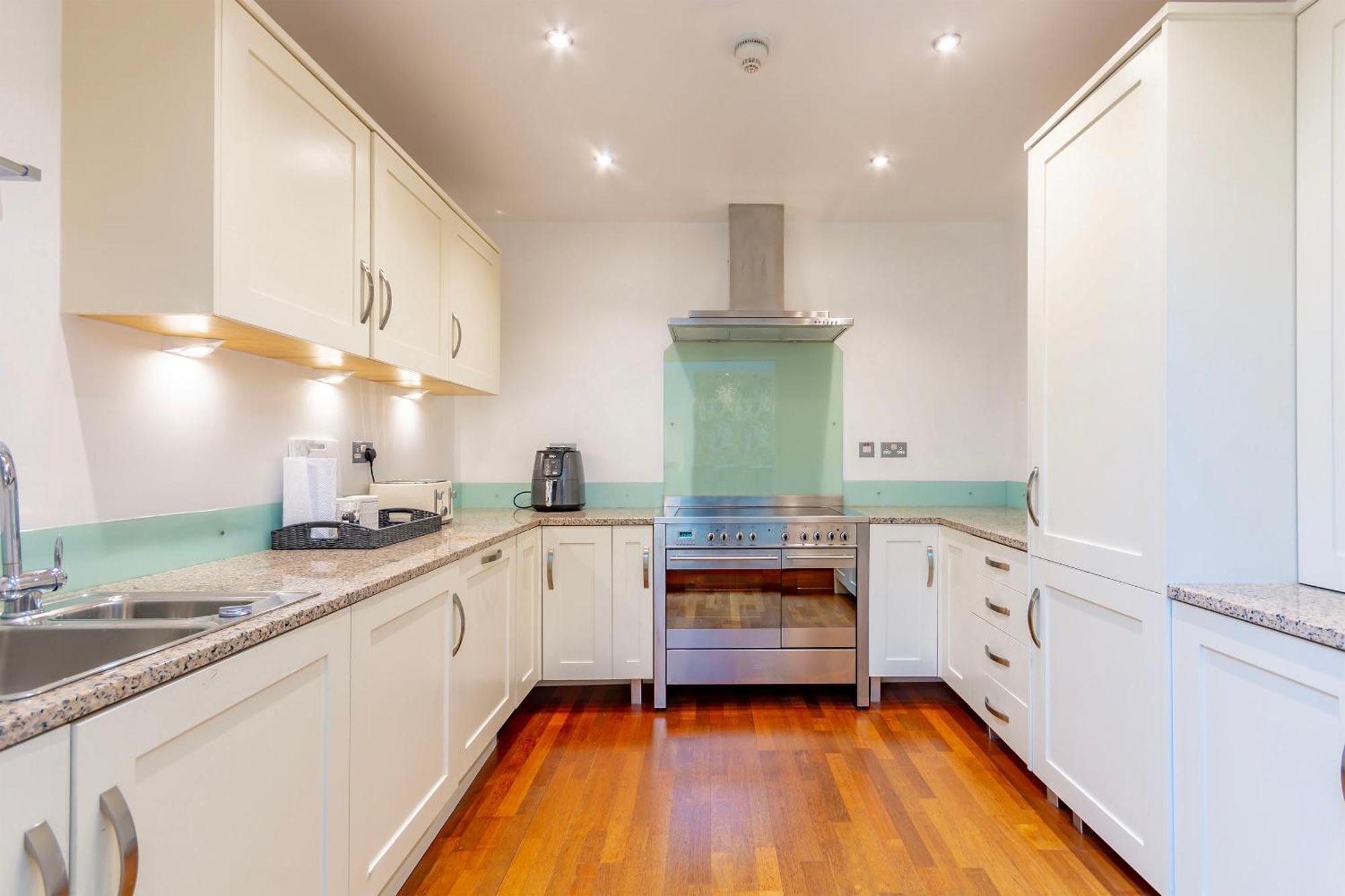 Luxury Spacious Flat For 4 Guests & Free Parking Apartment Nottingham