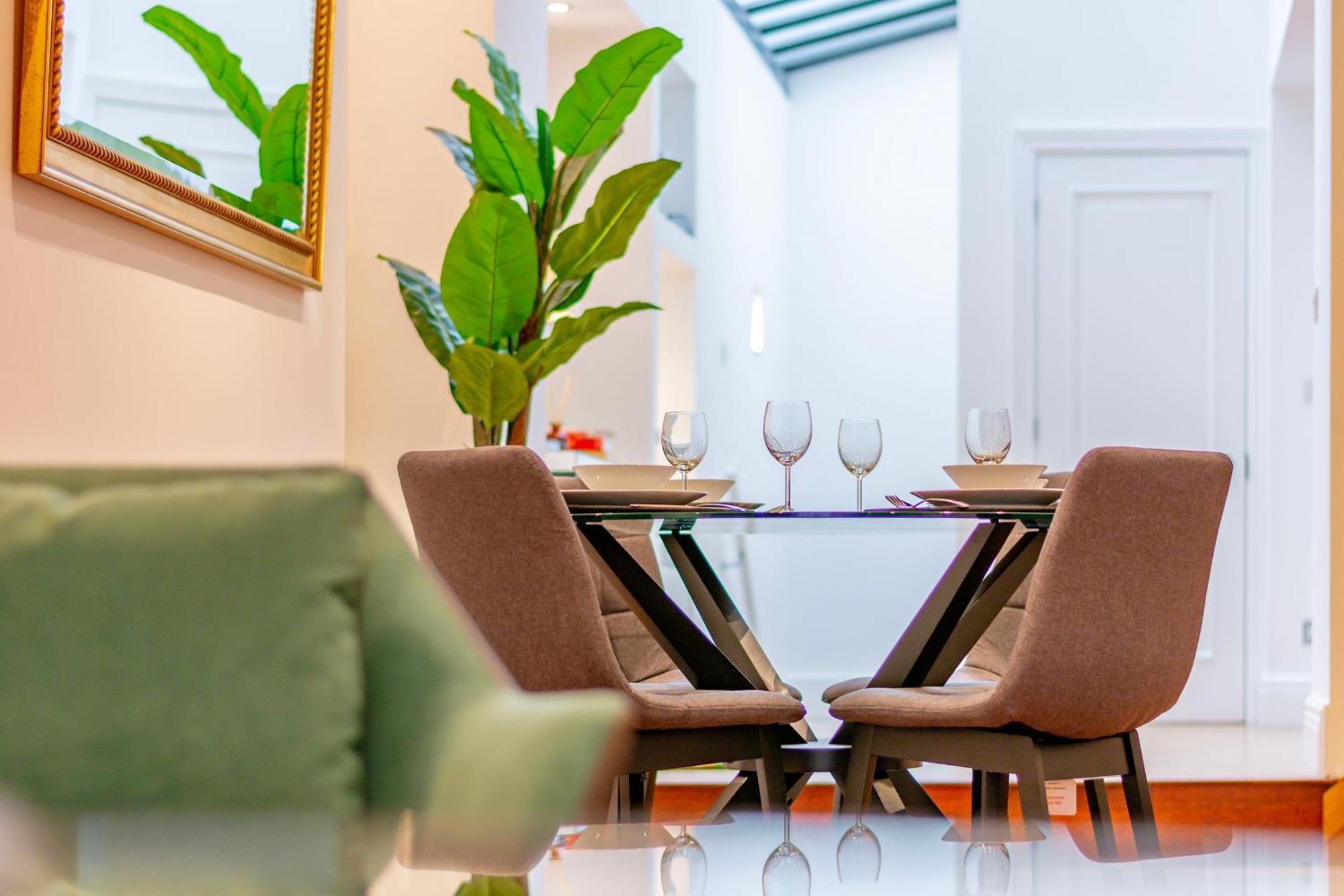 Luxury Spacious Flat For 4 Guests & Free Parking Apartment *