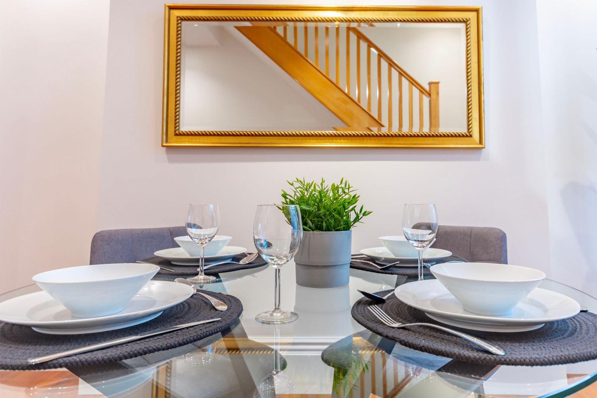 Apartment Luxury Spacious Flat For 4 Guests & Free Parking *
